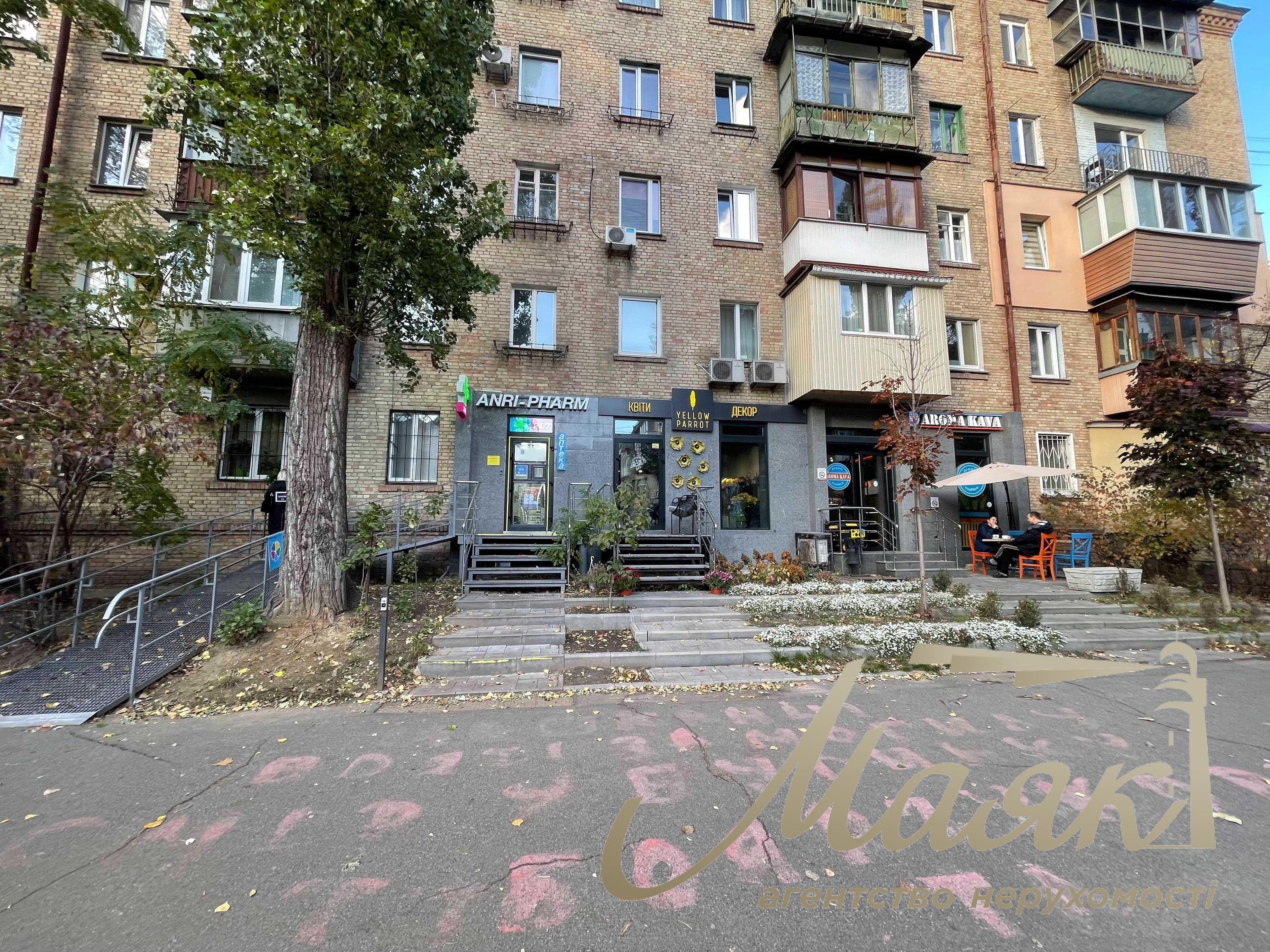 Оренда фасадного приміщення 61 м2 на вул. Професора Підвисоцького
