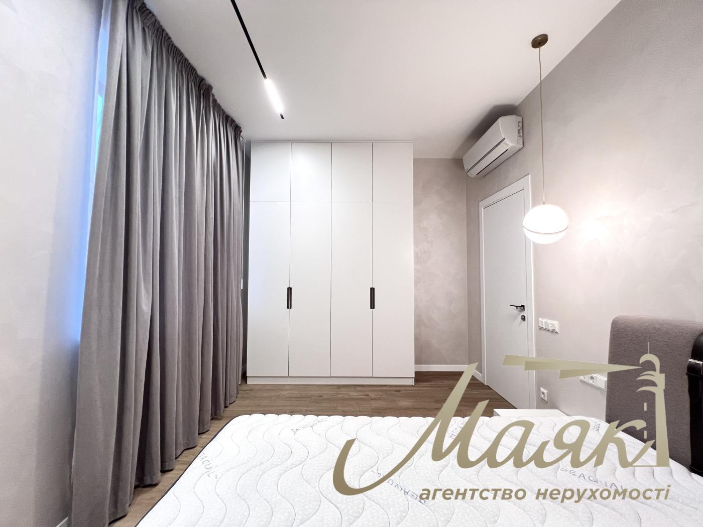 Оренда заміського будинку на Осокорках у котеджному містечку "Блакитна Лагуна"