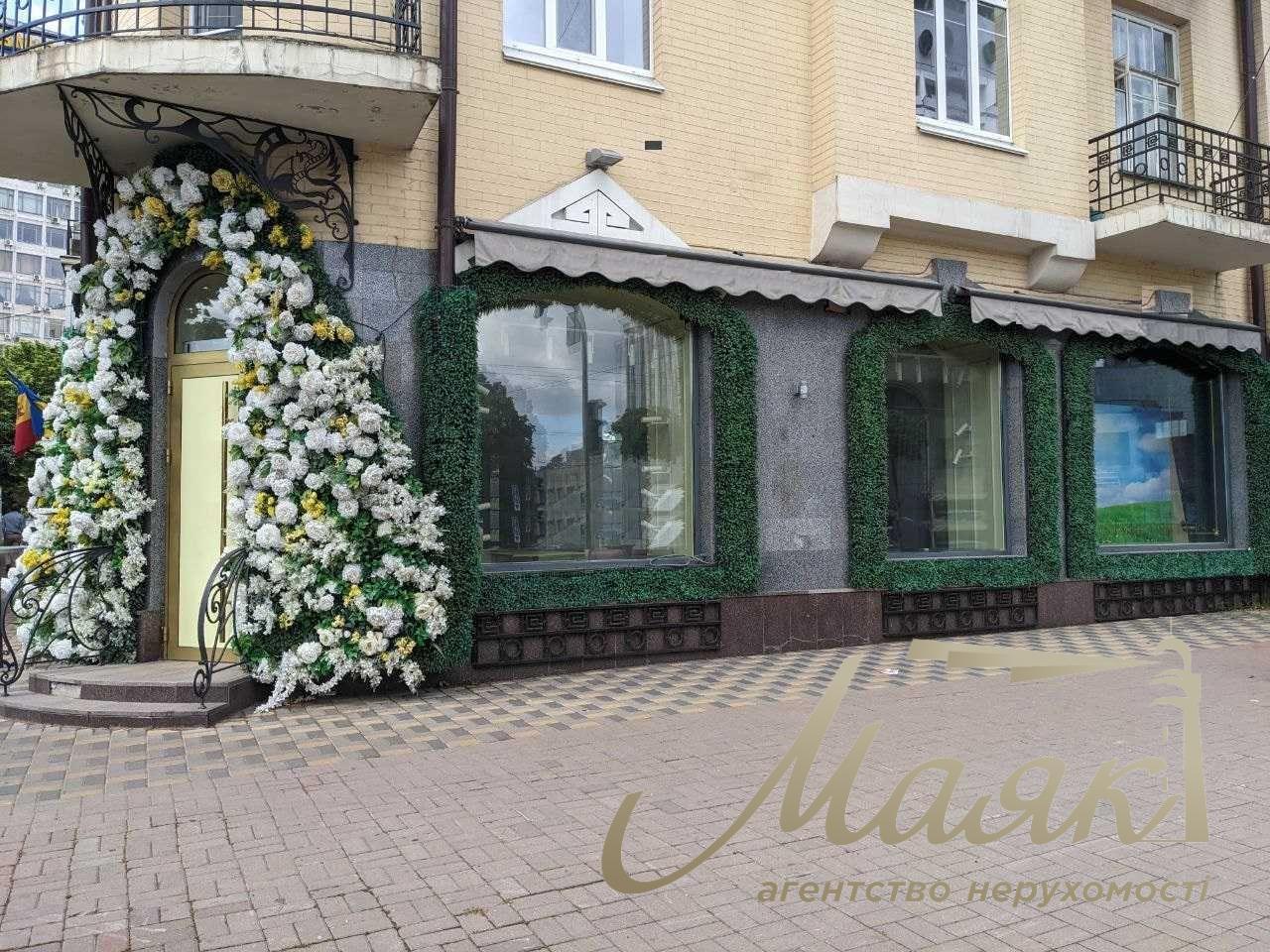 Аренда фасадного помещения под ресторан, салон, шоу-рум, Мазепы 18/19, Арсенальная