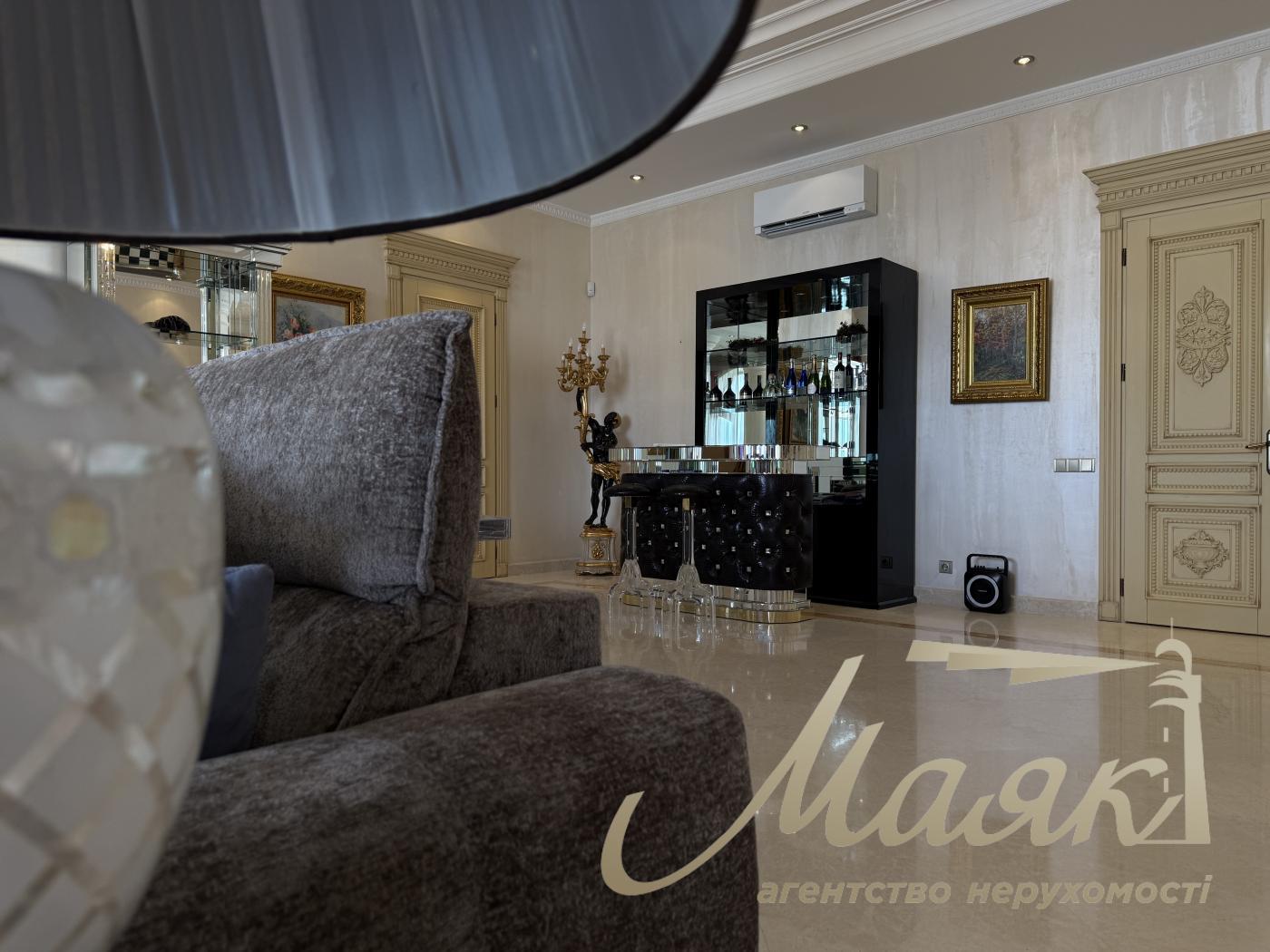 Аренда видовой 3к квартиры 245 кв. м на ул. Паторжинского 14, Центр, Шевченковский район