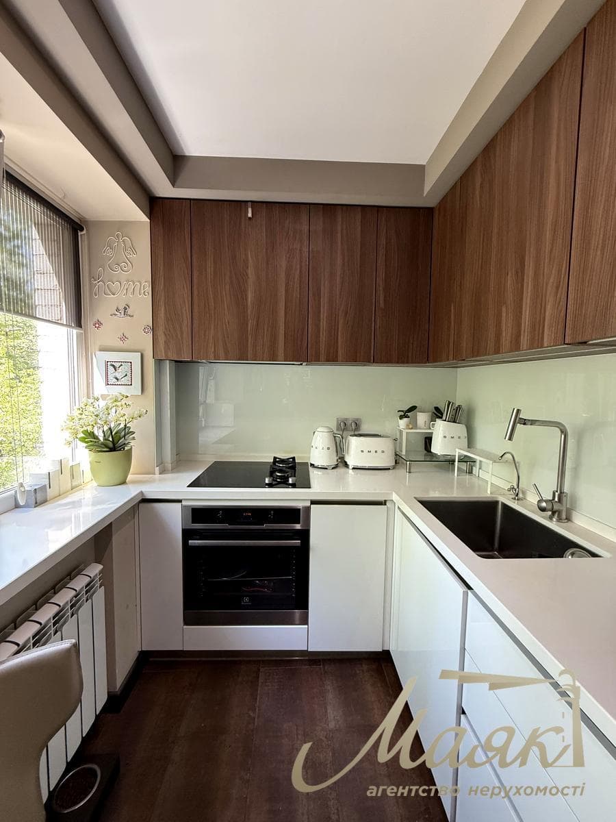 Продаж квартири площею 45 м² на Печерську, бульвар Лесі Українки, 14