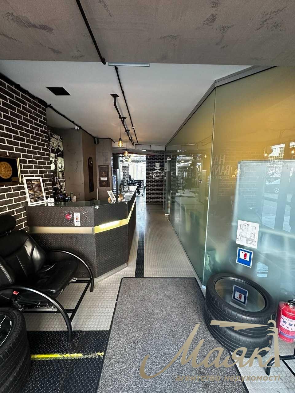 Sale of facade, 213m2 LCD Oaziz, V. Ivasyuka, 6B