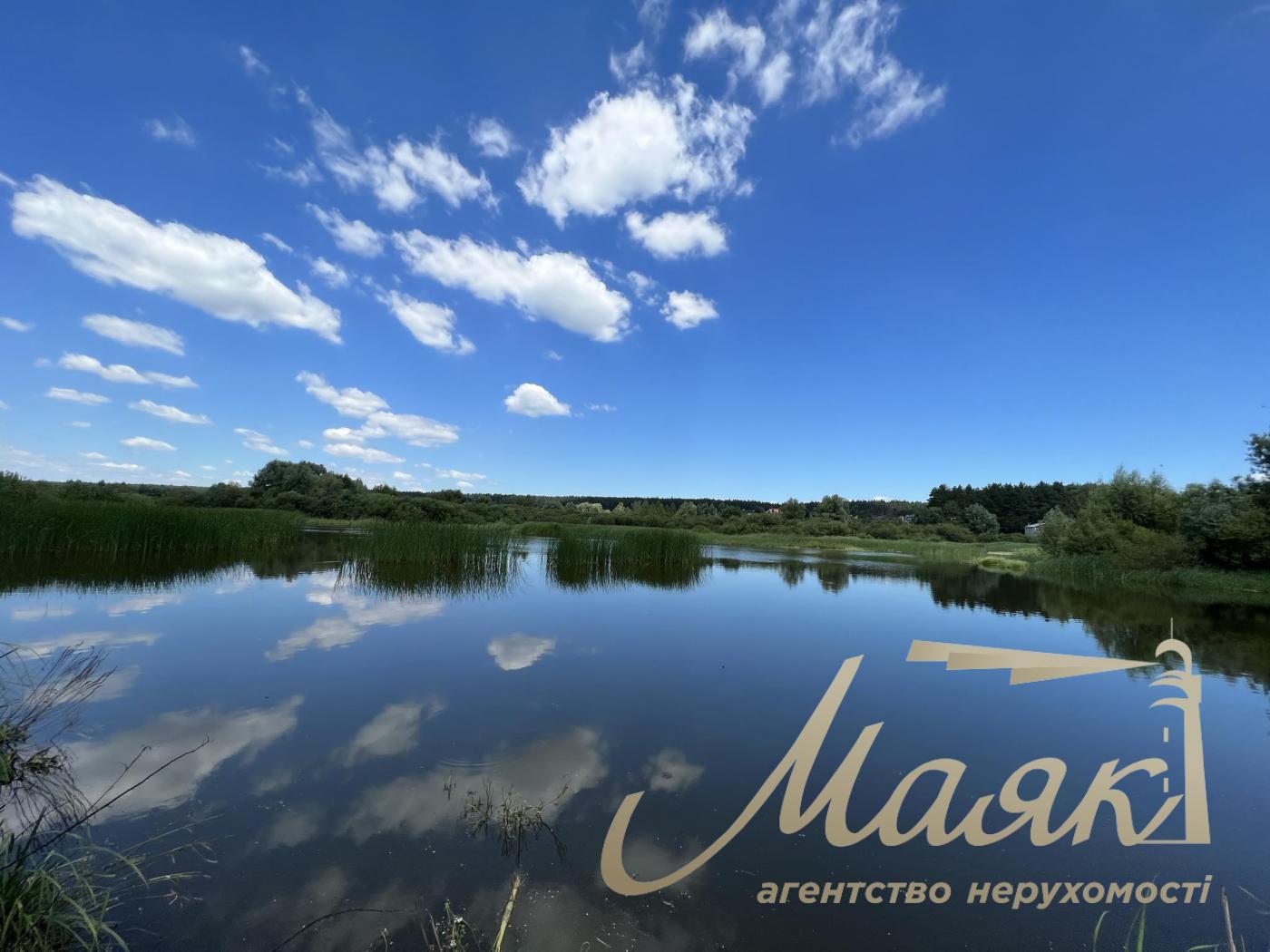 Sale of land with a lake and forest in the village of Khodosovka