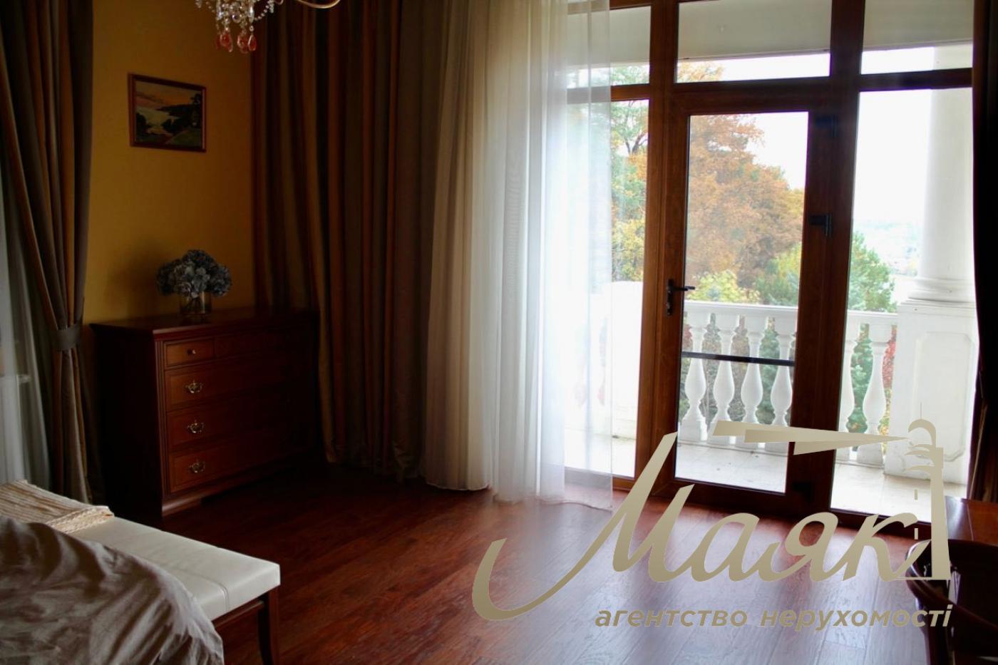 Продаж будинку 500 кв.м у Лісовому