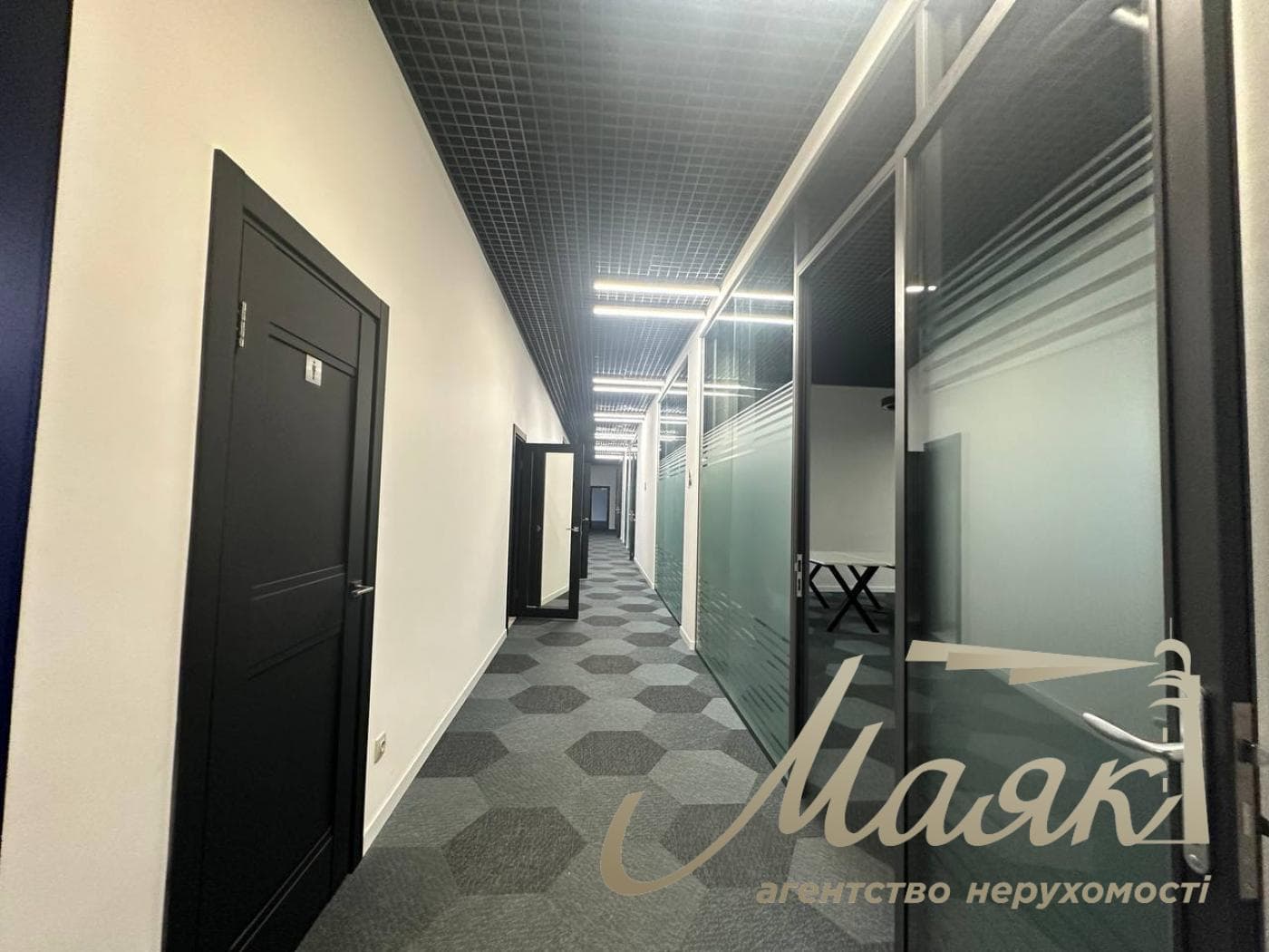 Оренда офісу площею 1 220 м² у бізнес-центрі на вул. Лаврській, Печерський район.