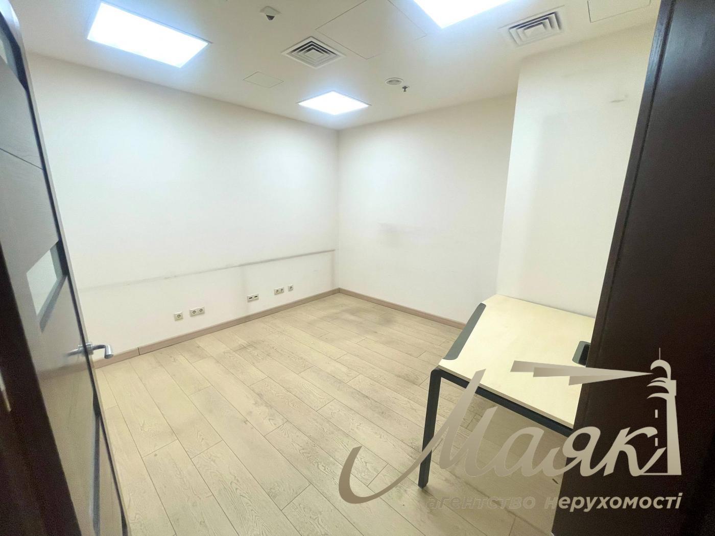 Office for rent in the Center of Kiev 192m2 Vladimirskaya str. 12 m. Maidan Nezalezhnosti