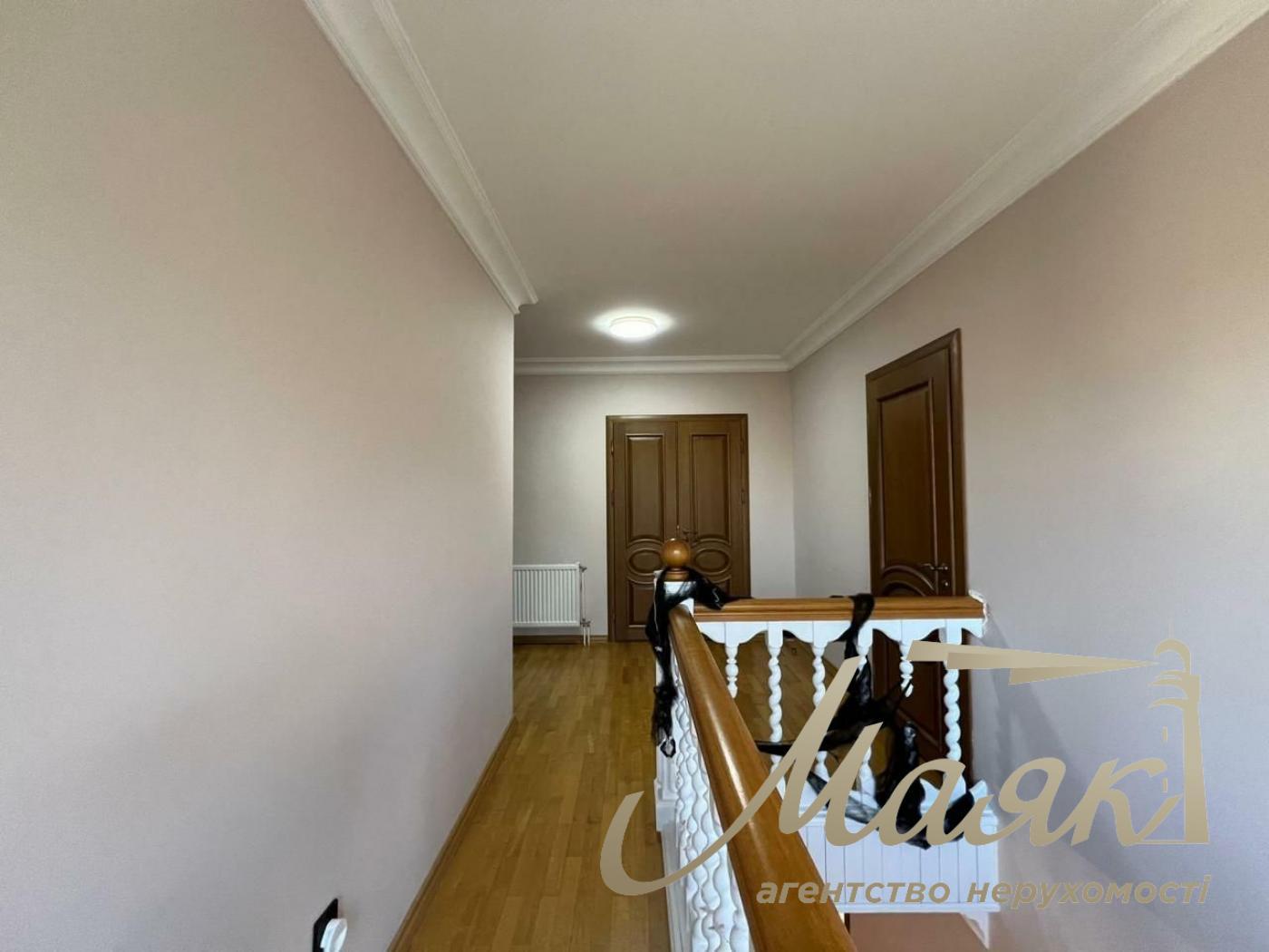 Продаж будинку в Золотих Воротах з виходом на річку. с. Козин