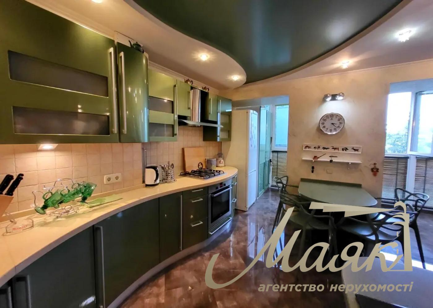 Оренда 4-кімнатної квартири в Цетрі, стм. Площа Українських Героїв, Київ