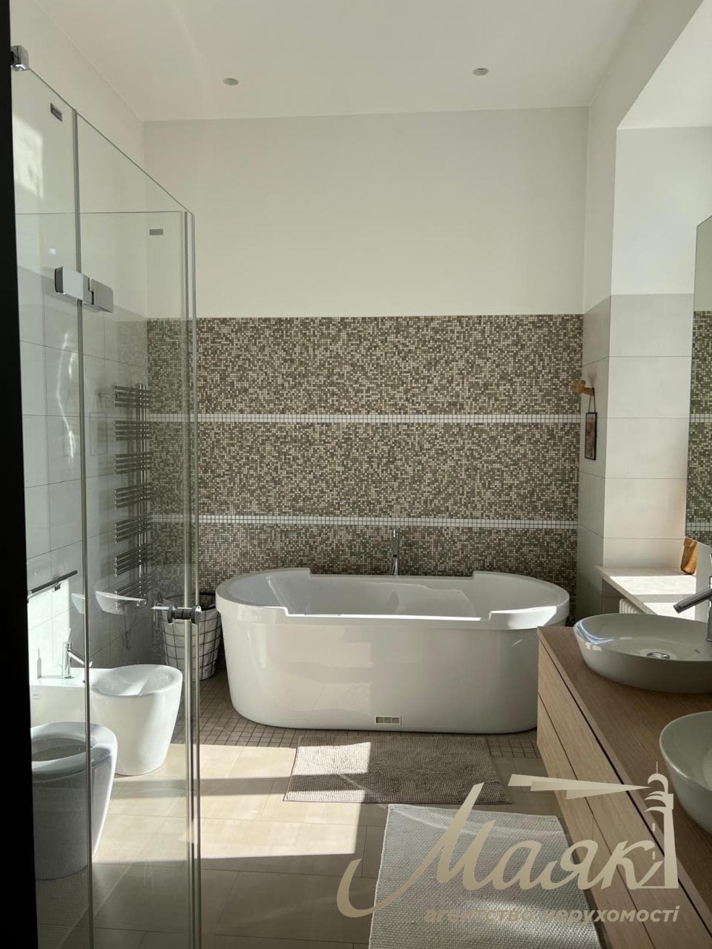 Оренда 5-кімнатної квартири площею 200 м², вулиця Антоновича, 17