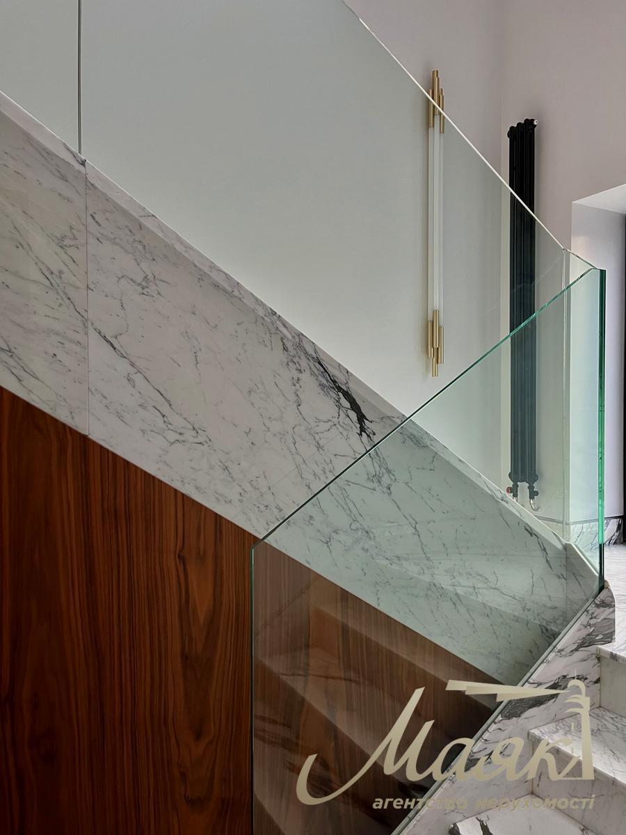 Продаж квартири 274 м² з дизайнерським ремонтом Київ