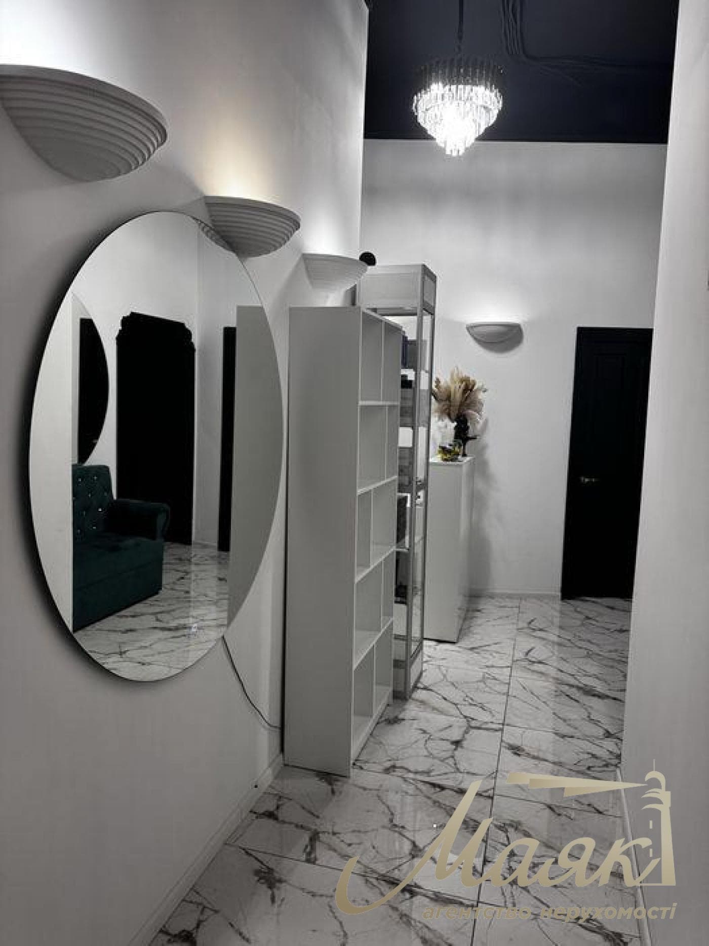 Продажа фасадного помещения 67 м² с действующим арендатором, пер. Михайловский, метро Майдан Независимости