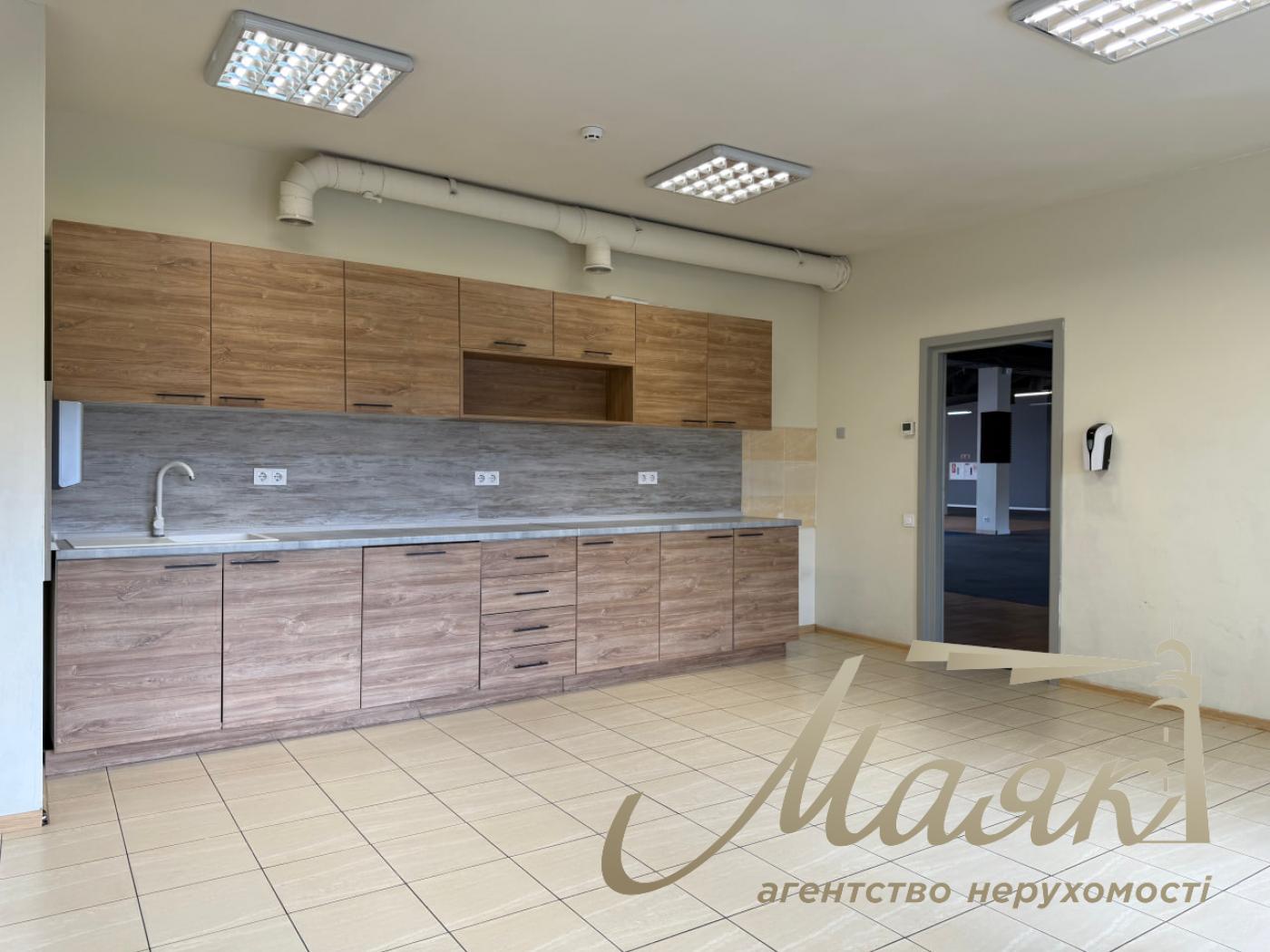 Оренда офісу 944 м2 у БЦ з ремонтом, терасою Олімпійська