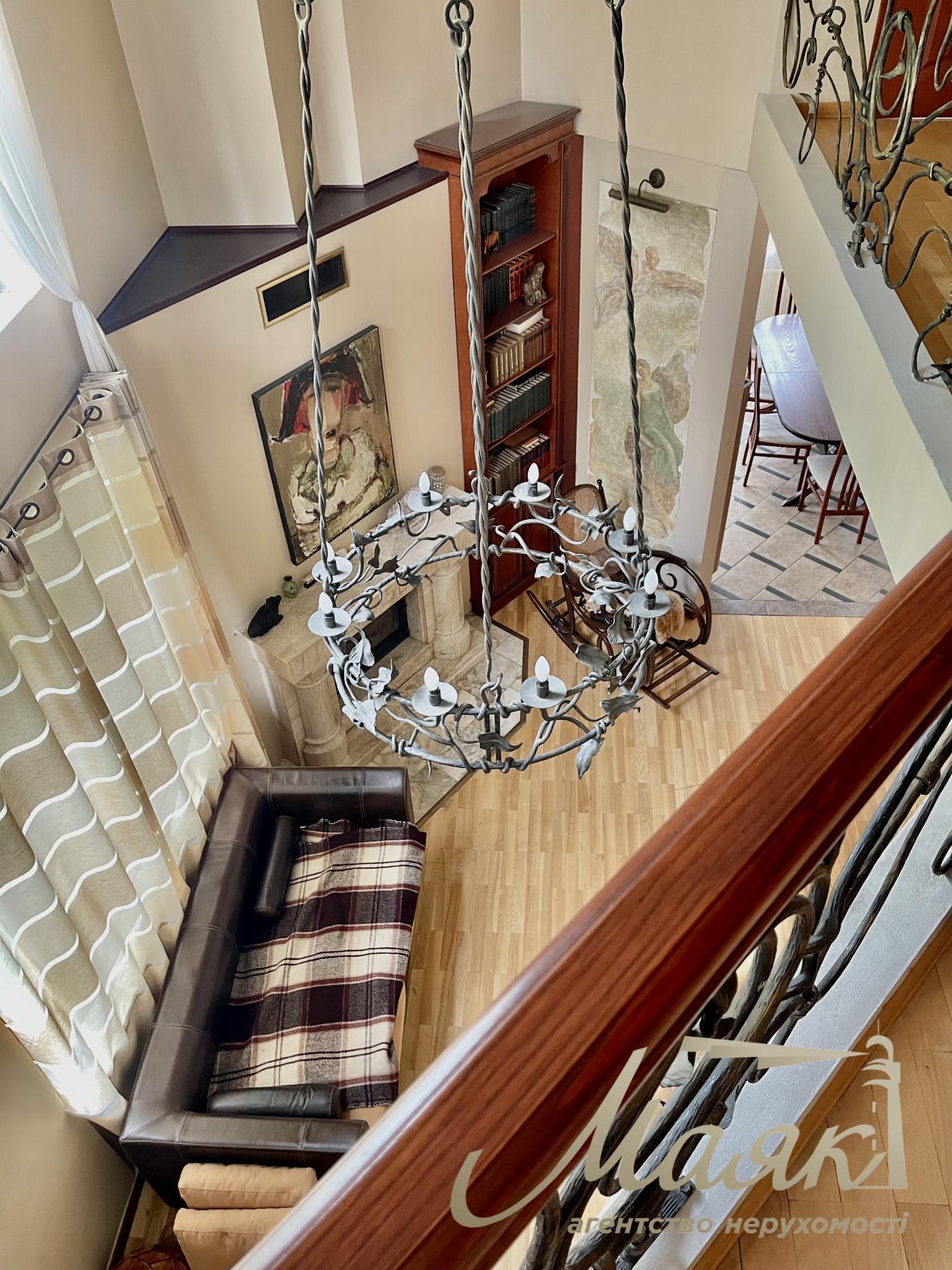 Sale of house (430m2) with swimming pool s.Lesniki