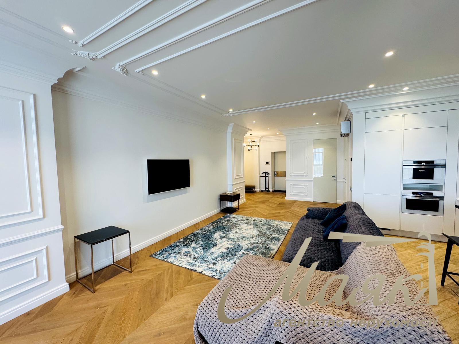Rent 3-bedroom apartment LCD Novopecherskie Lipki, Verkhoglyada street (Dragomirov)