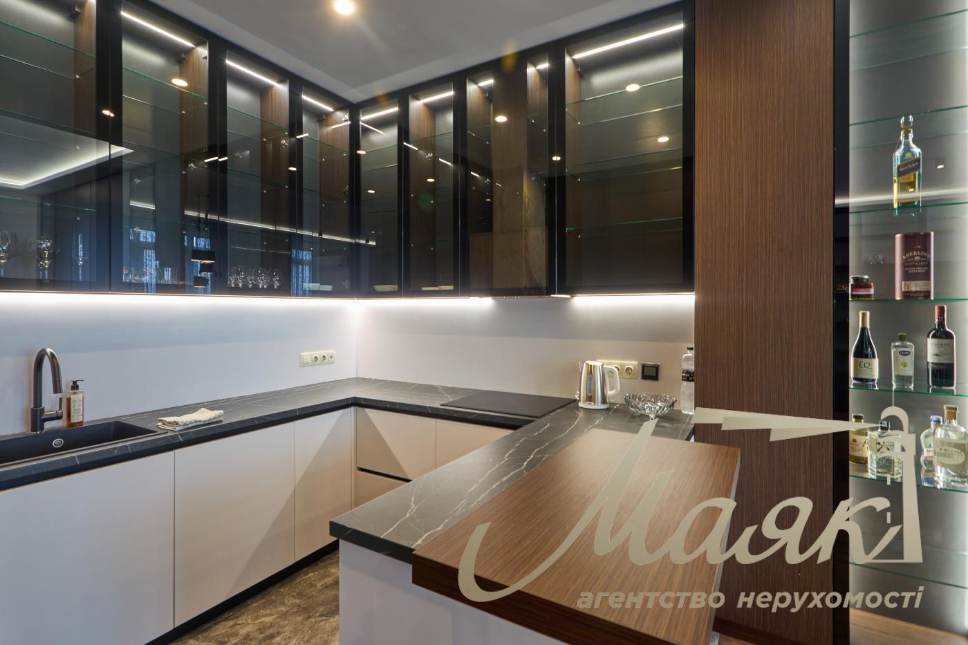 Rent 3 bedroom apartment in LCD Jack House, Lesya Ukrainka boulevard, 7v, Pecherskiy district, Kiev