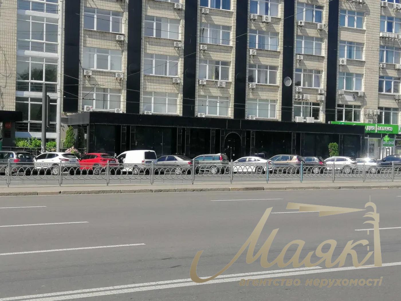 Commercial premises for rent 637m2 on Lesya Ukrainka 34, Pechersky district.