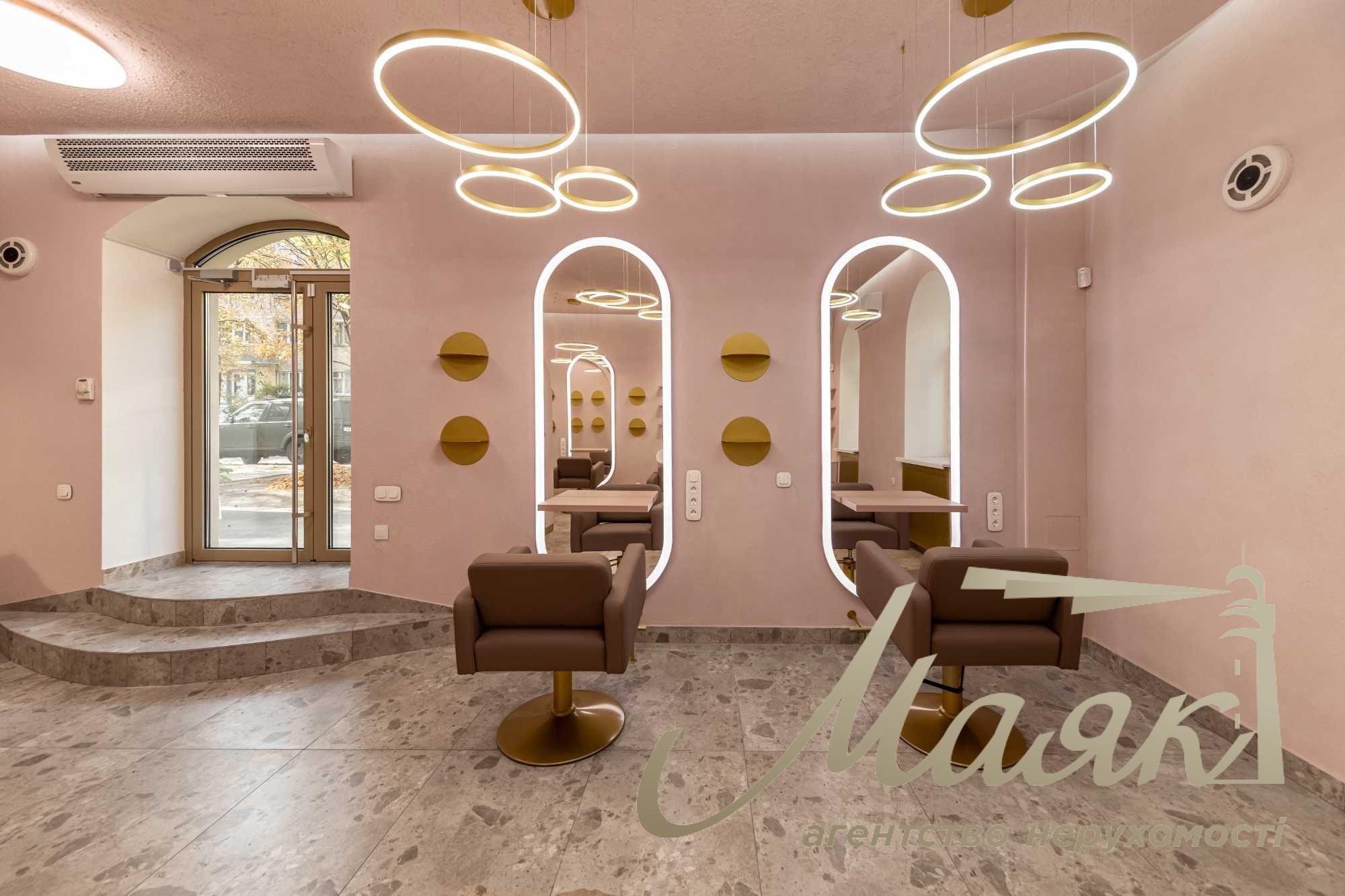Beauty salon for sale Pecherskiy district/Designer's renovation/Facade