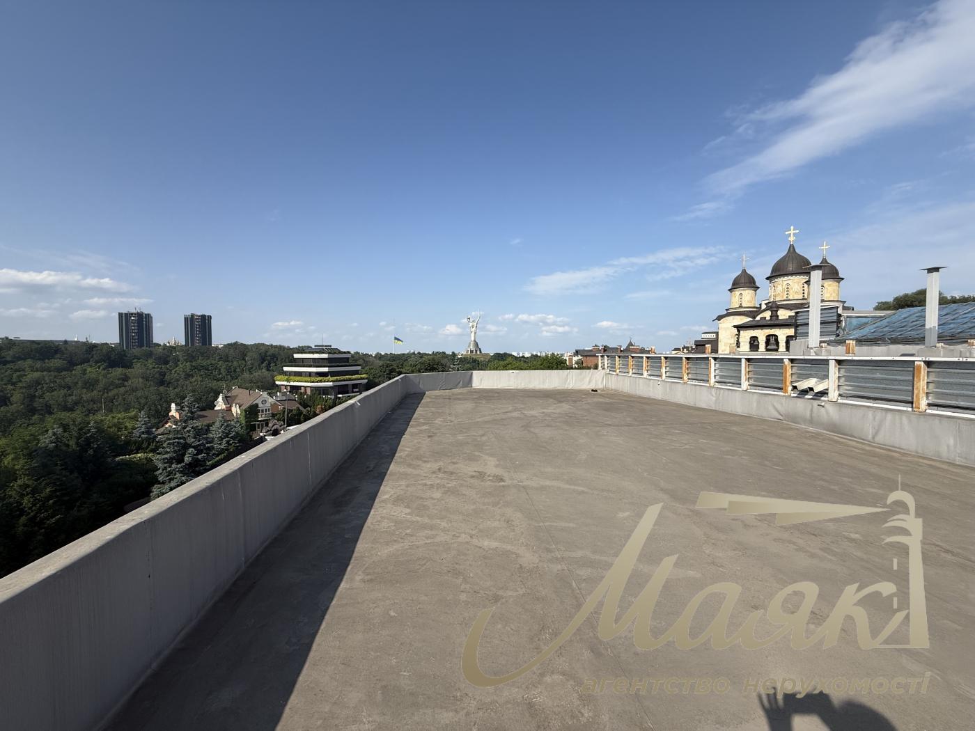 Продаж цілої будівлі в самому центрі Києва вул. Мічуріна, Звіринець, Київ біля IQ Бізнес центру