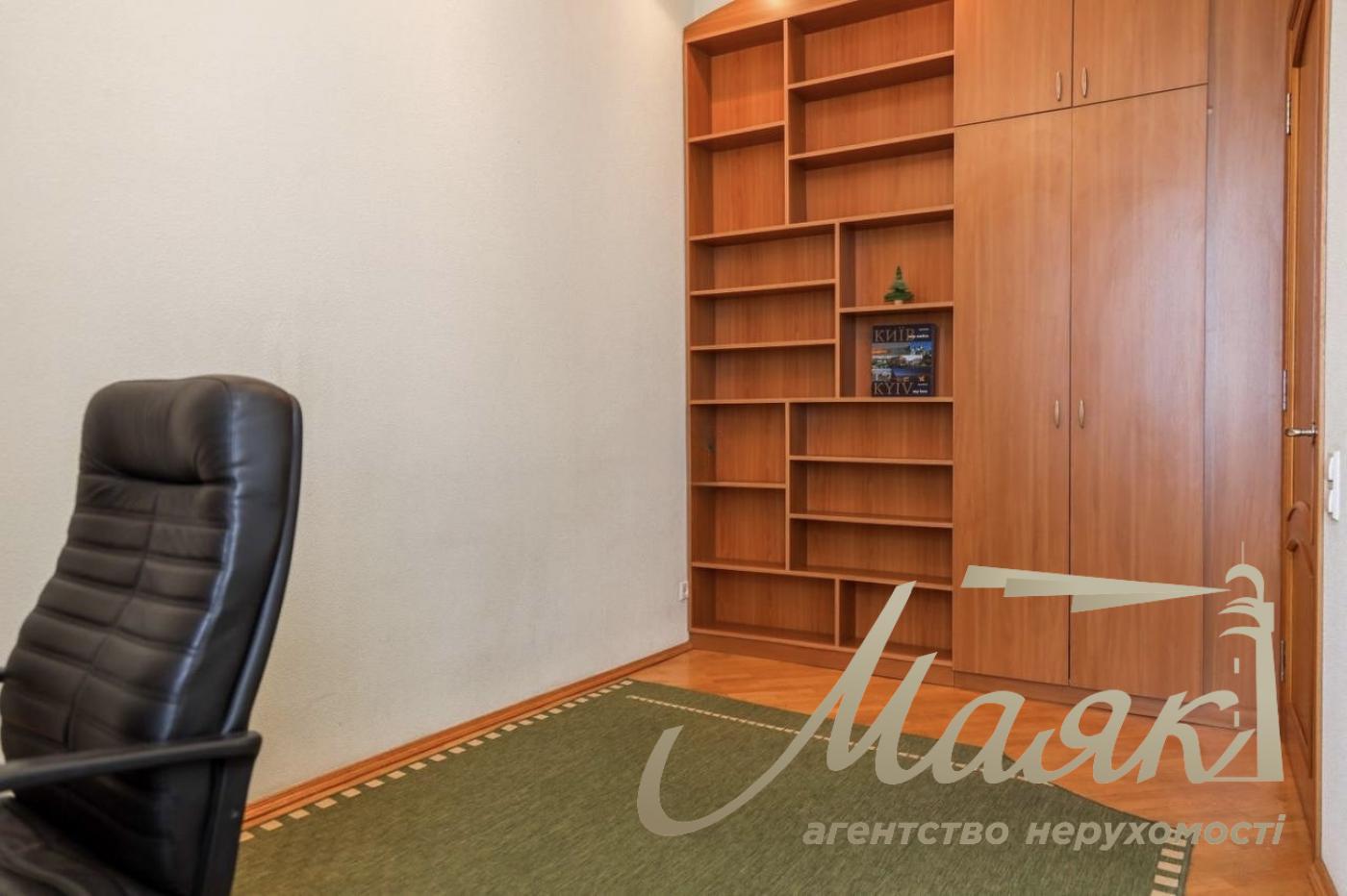 Аренда 3к. квартиры, ул. Антоновича (Горького), 4/6, Центр