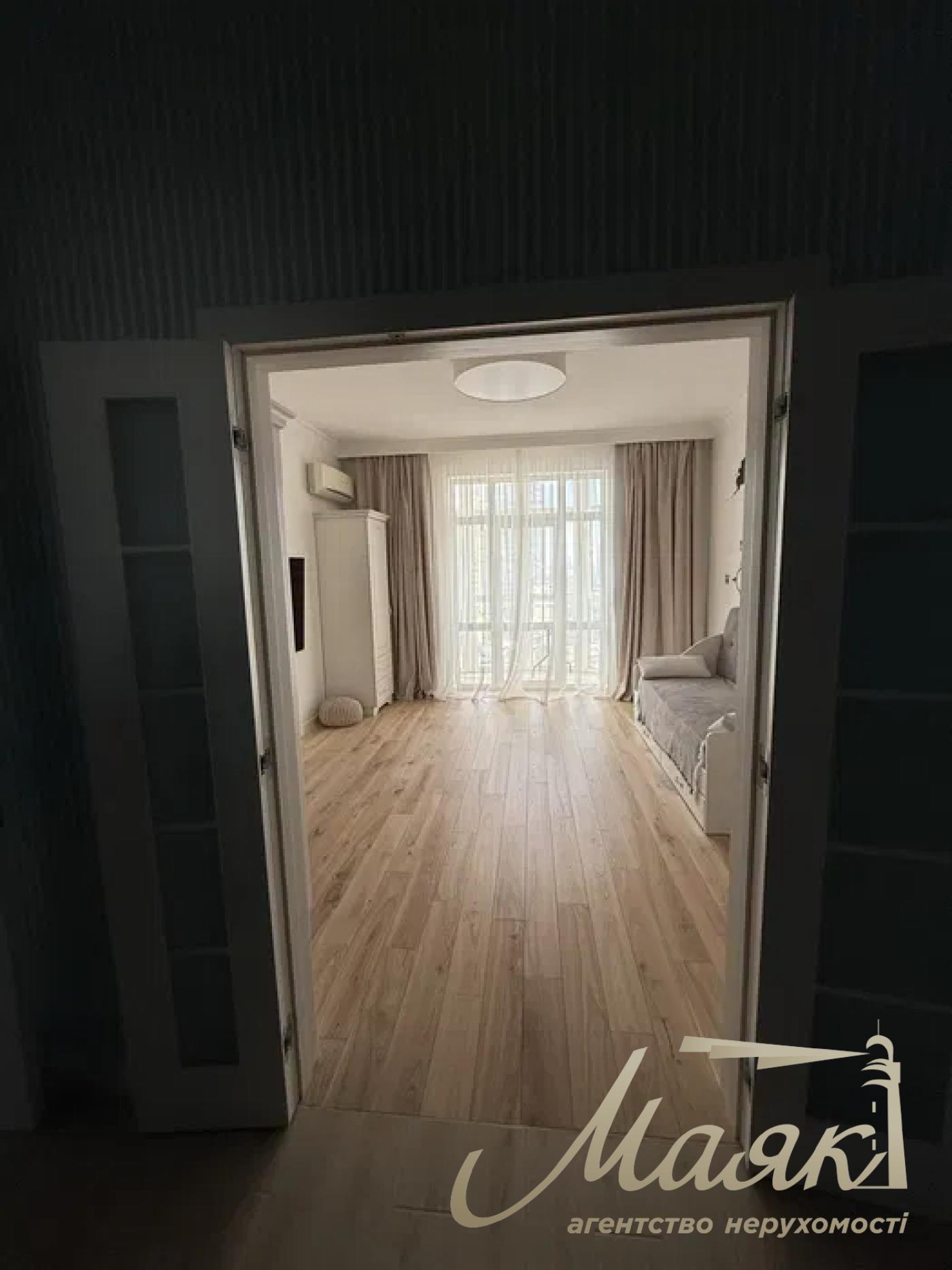 Продаж 2-к квартири в ЖК Граф Толстой, Центр