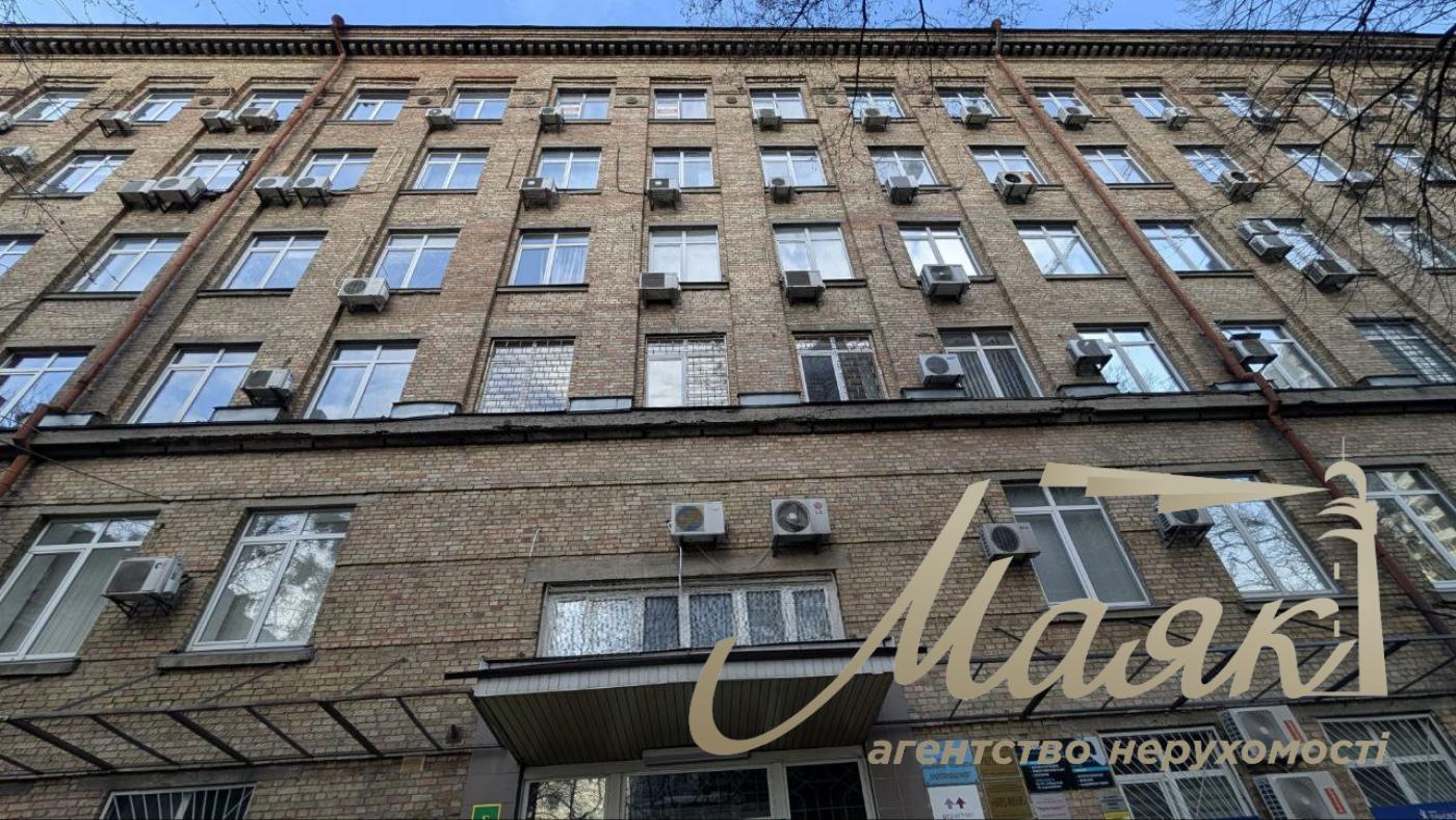 Продаж офісних приміщень 974м2 у центрі Печерська вул. Євгена Коновальця, 31