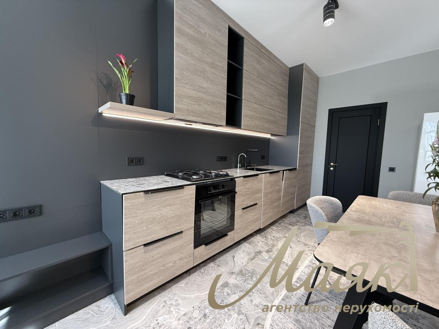 Оренда 3-поверхового таунхауса площею 220 м², Козин, КГ Montana Village