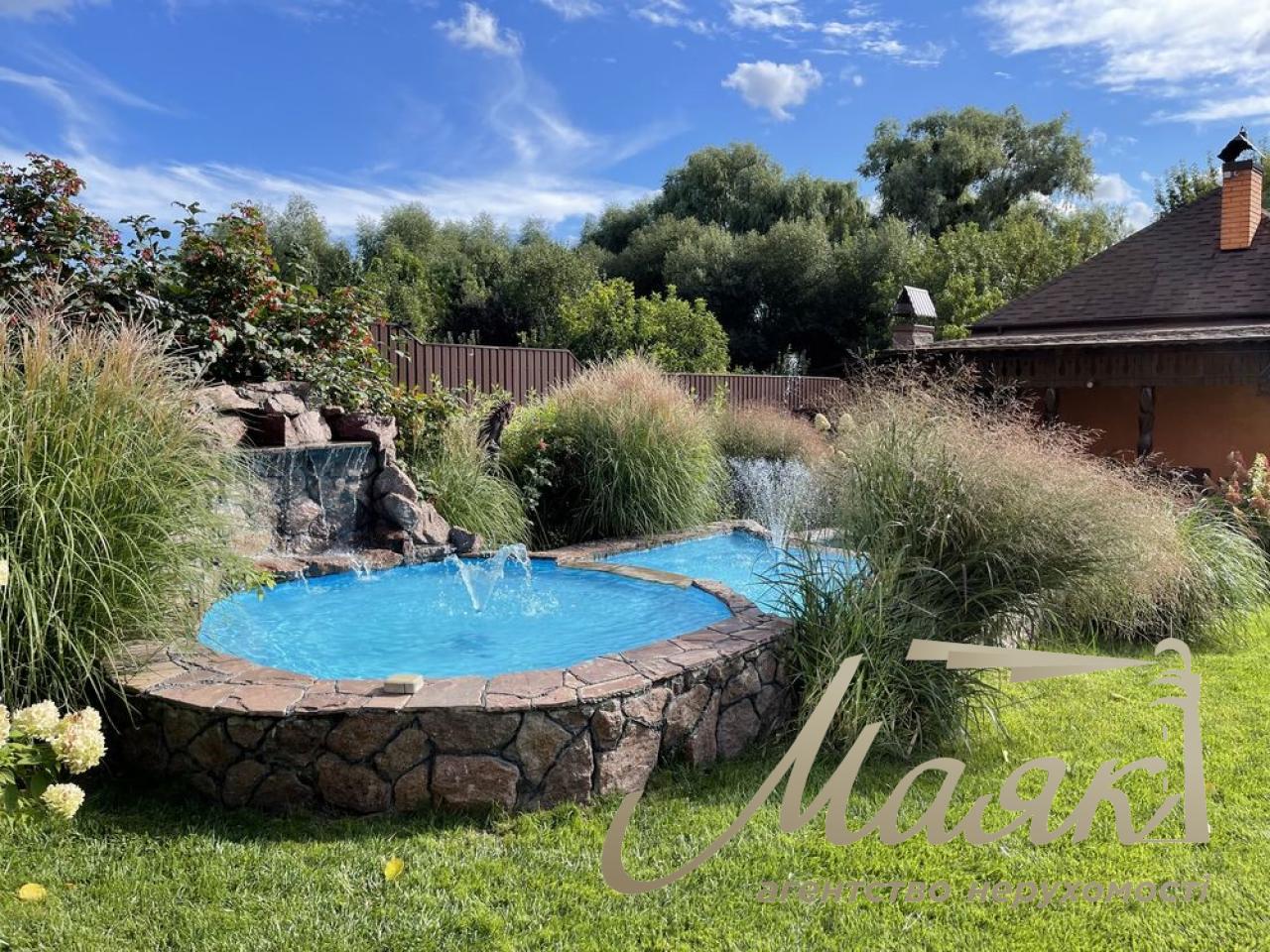 Продаж будинку 360 м2 у Жулянах з ділянкою 15 соток вул.,.Нова