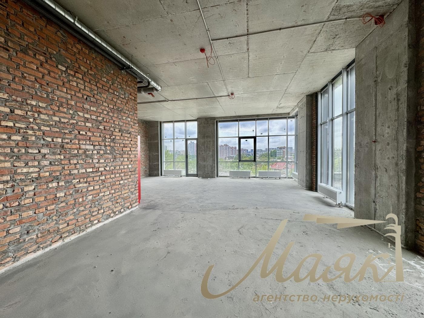 Rent a facade room 72.88m2 Dragomirova str. in the LCD "Novopecherskie Lipki"