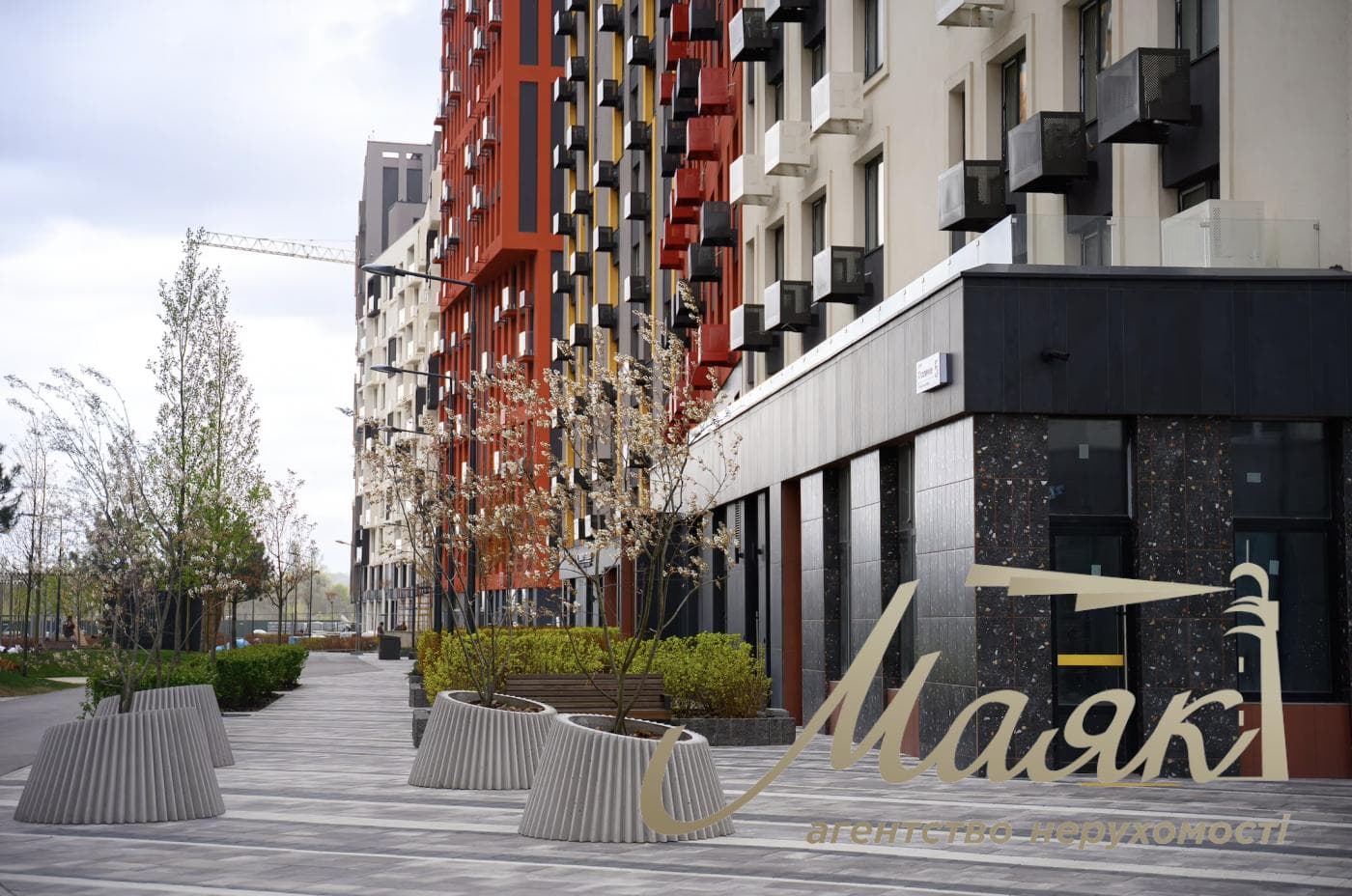 35.4 m² apartment with a view for sale in the Svitlo Park residential complex; the building is completed; courtyard view; Vydubychi Metro Station; Holosiivskyi District