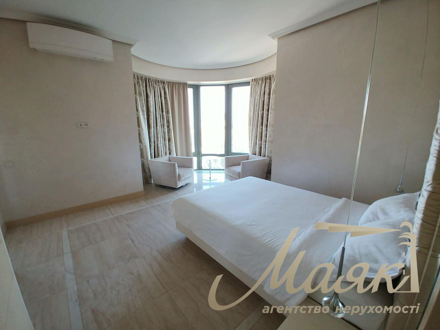 Penthouse for sale, Nazarovskaya St., Center