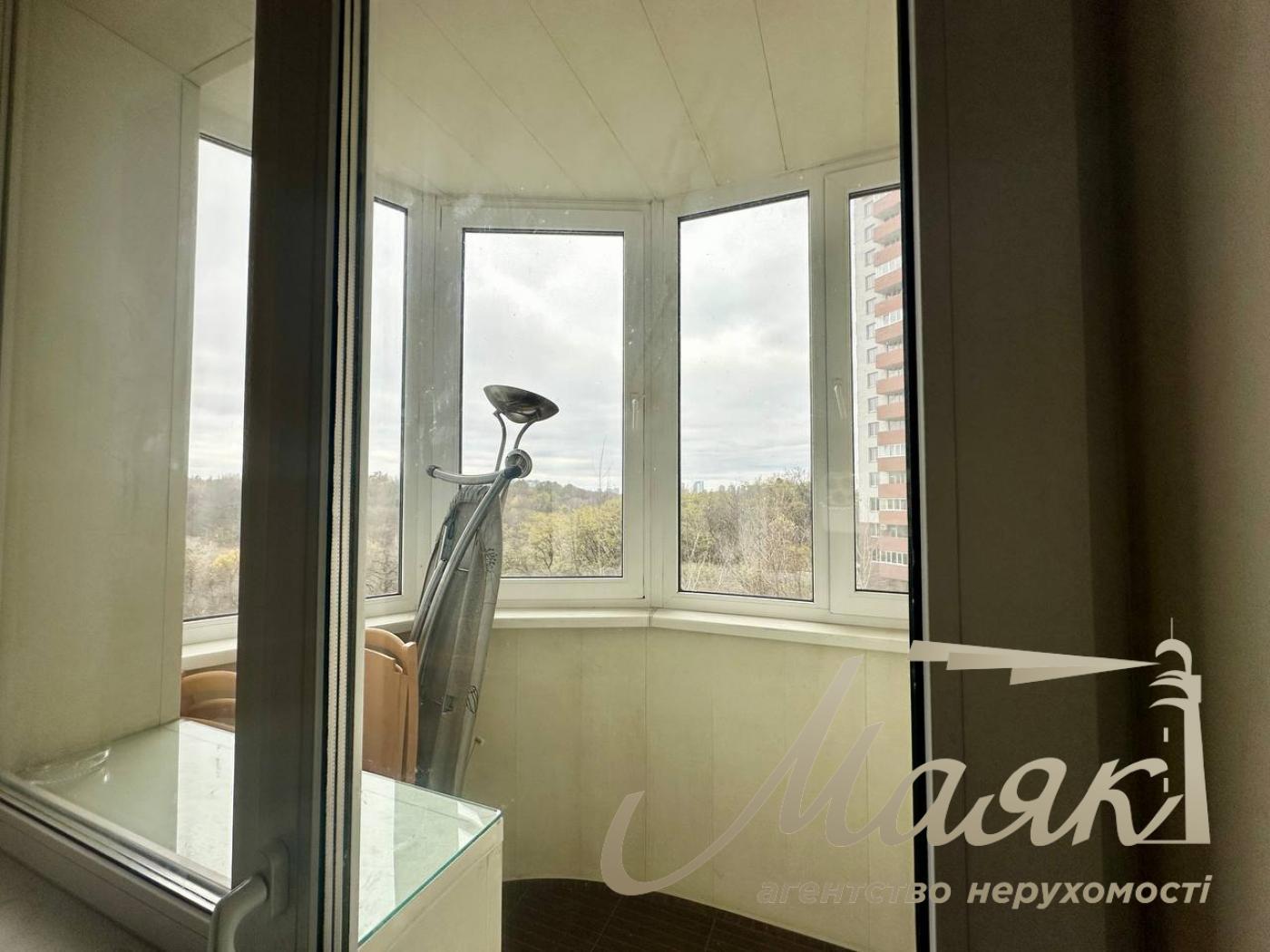 Аренда 3-х комнатной квартиры по ул.Степана Руданского 4-6,метро Сырец.