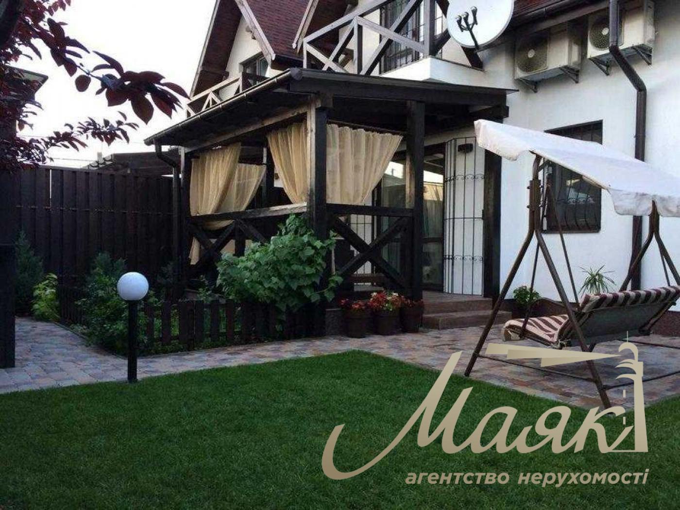 Sale of 2-storey house. Area - 105 sq.m. s. Svyatopetrovskoye. Suburb of Kyiv.