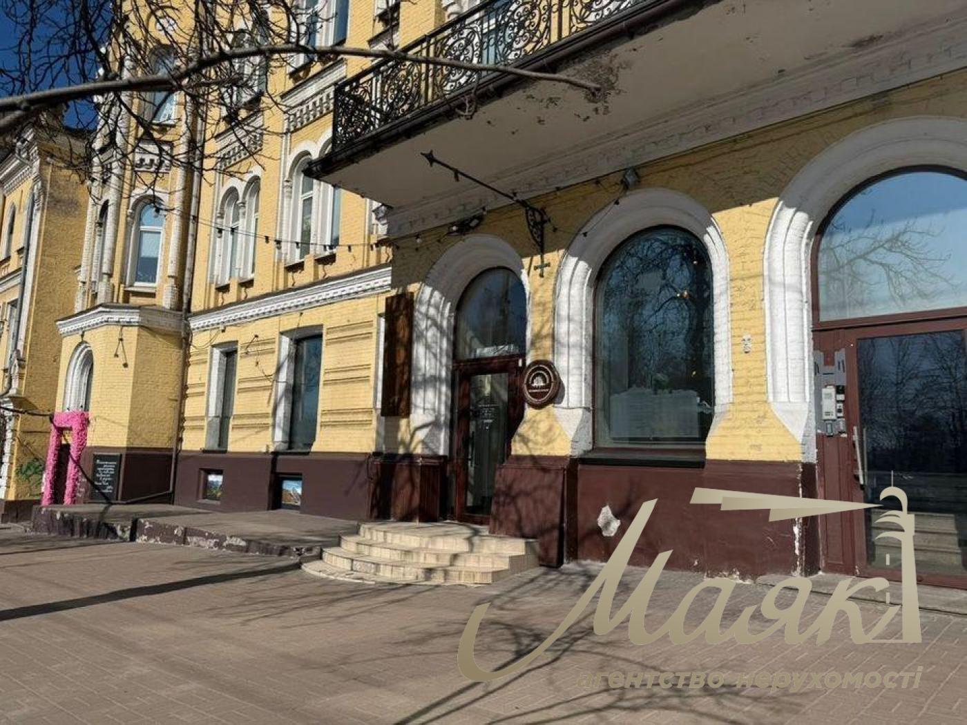 Оренда фасадного приміщення 250 м.кв. бул. Тараса Шевченка, Центр