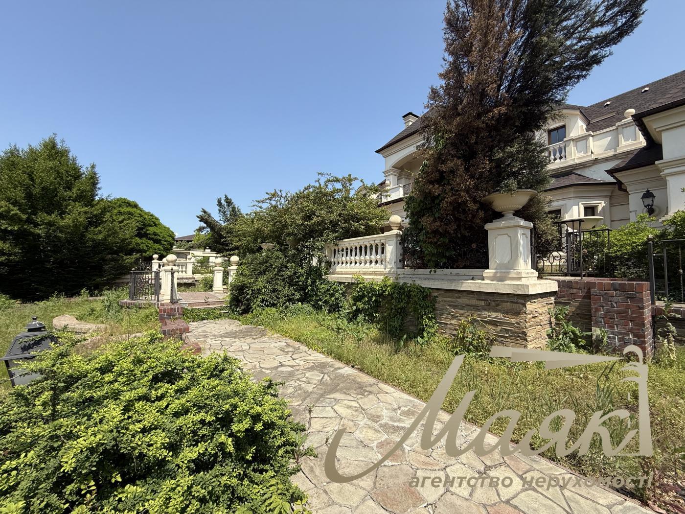 Продаж будинку біля води 1200 кв.м у Кончі-Заспі | Свій пляж і вихід до води