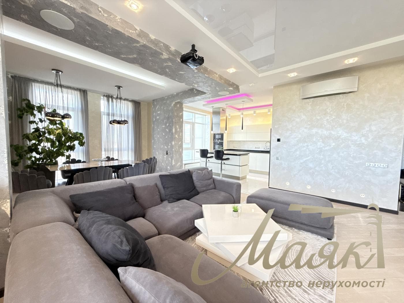 Продаж 3-кімнатної квартири площею 121 м² у ЖК «Новопечерські Липки», вул. Андрія Верхогляда (Михайла Драгомирова), 3, Печерськ