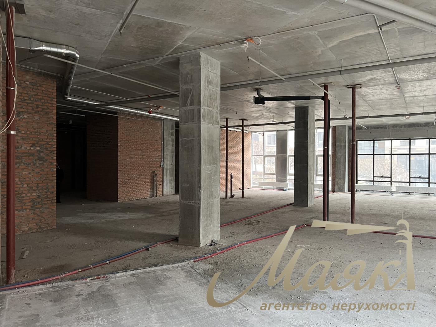 Продаж фасадного приміщення в ЖК Бульвар Фонтанів, вул Саперне Поле 3