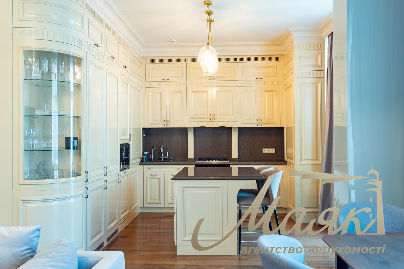 Sale 4k apartment with parking place in LCD Zverinetskyi, Pechersk, Kiev