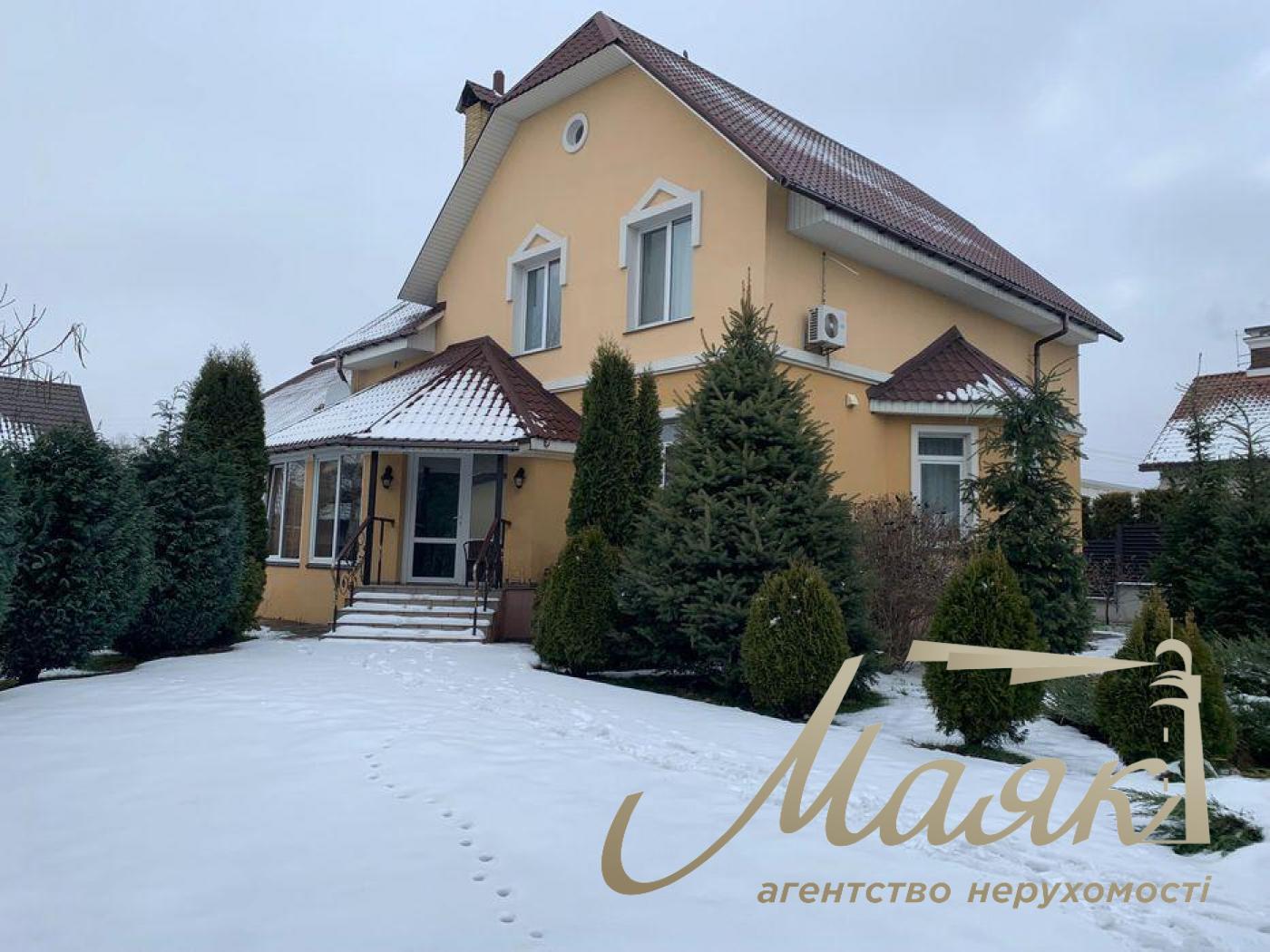 Rent a house 300m2 in the village of Kozin, ulitsa Nova,70