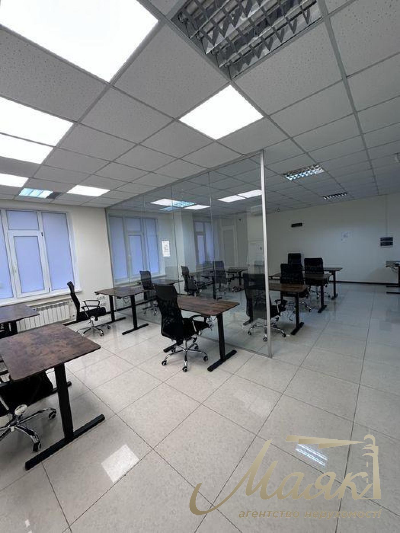 Rent commercial premises 85 sq.m.sq., Podol, Center