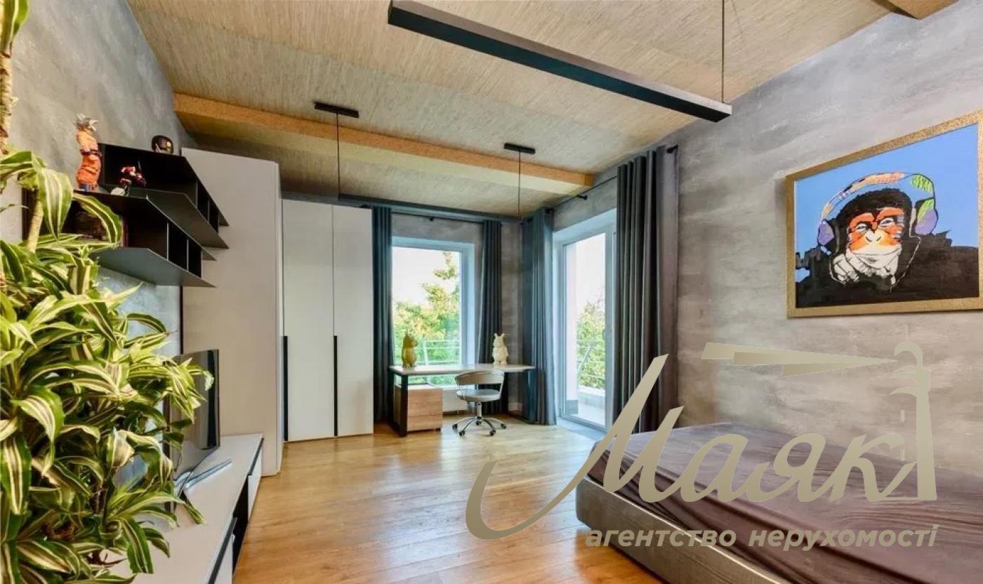 Modern house for sale with swimming pool and decorative pond, area Koncha-Zaspa