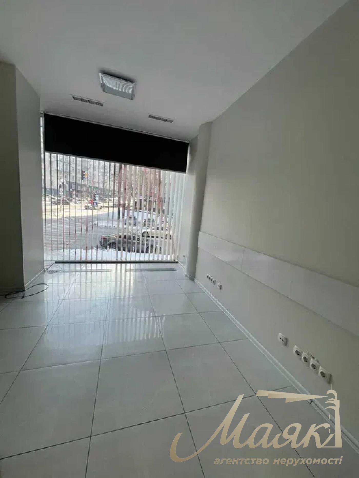 Аренда фасадного помещения 232 м.кв. возле GoodWine, м. Кловськая