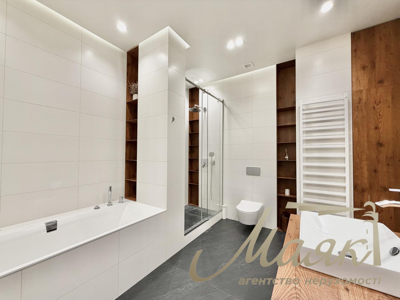 Оренда 3-х кімнатної квартири 130 кв.м. на вул.Преображенська 8Б