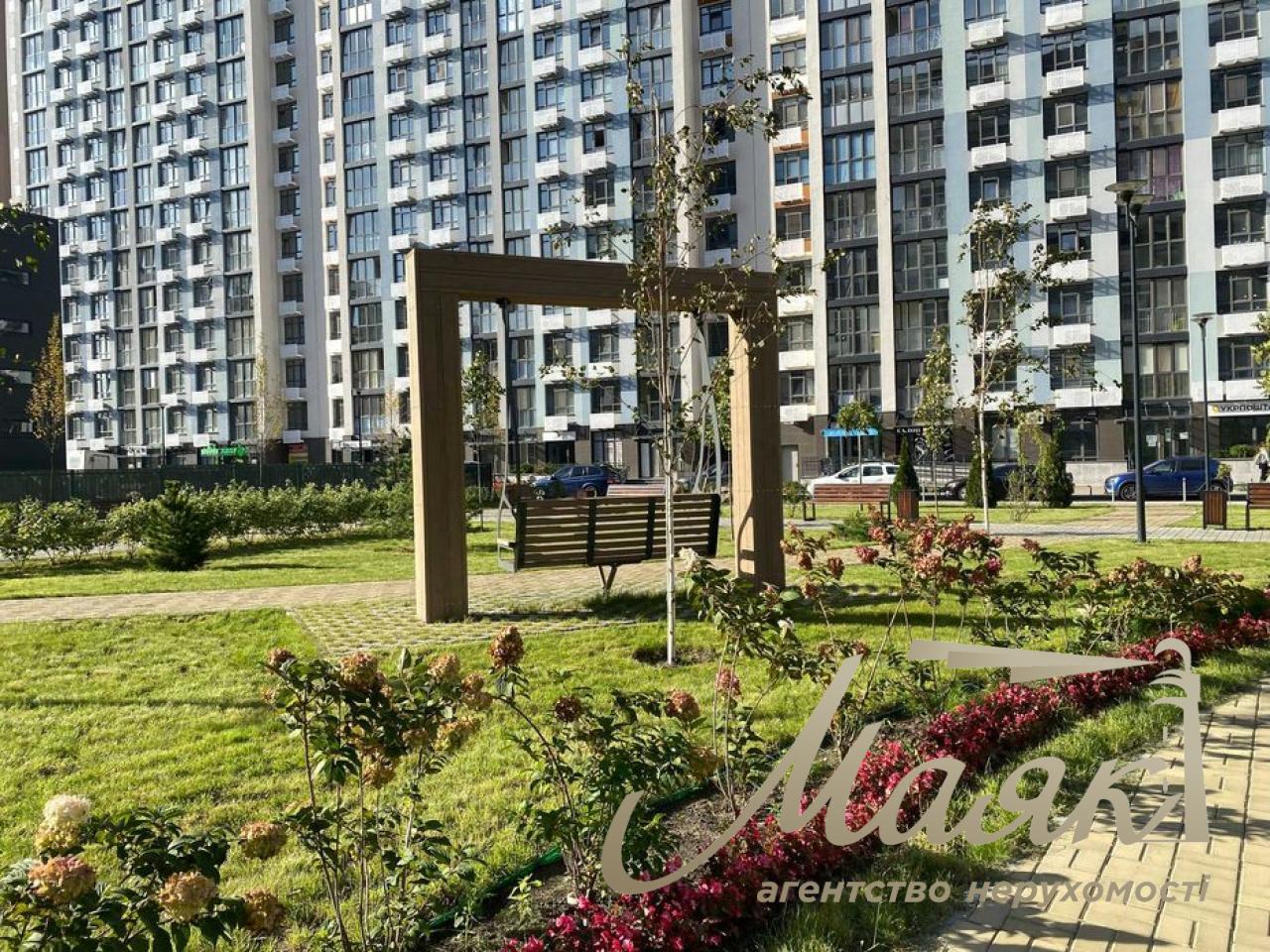 Продажа коммерческого помещения 122кв. ЖК Город цветов