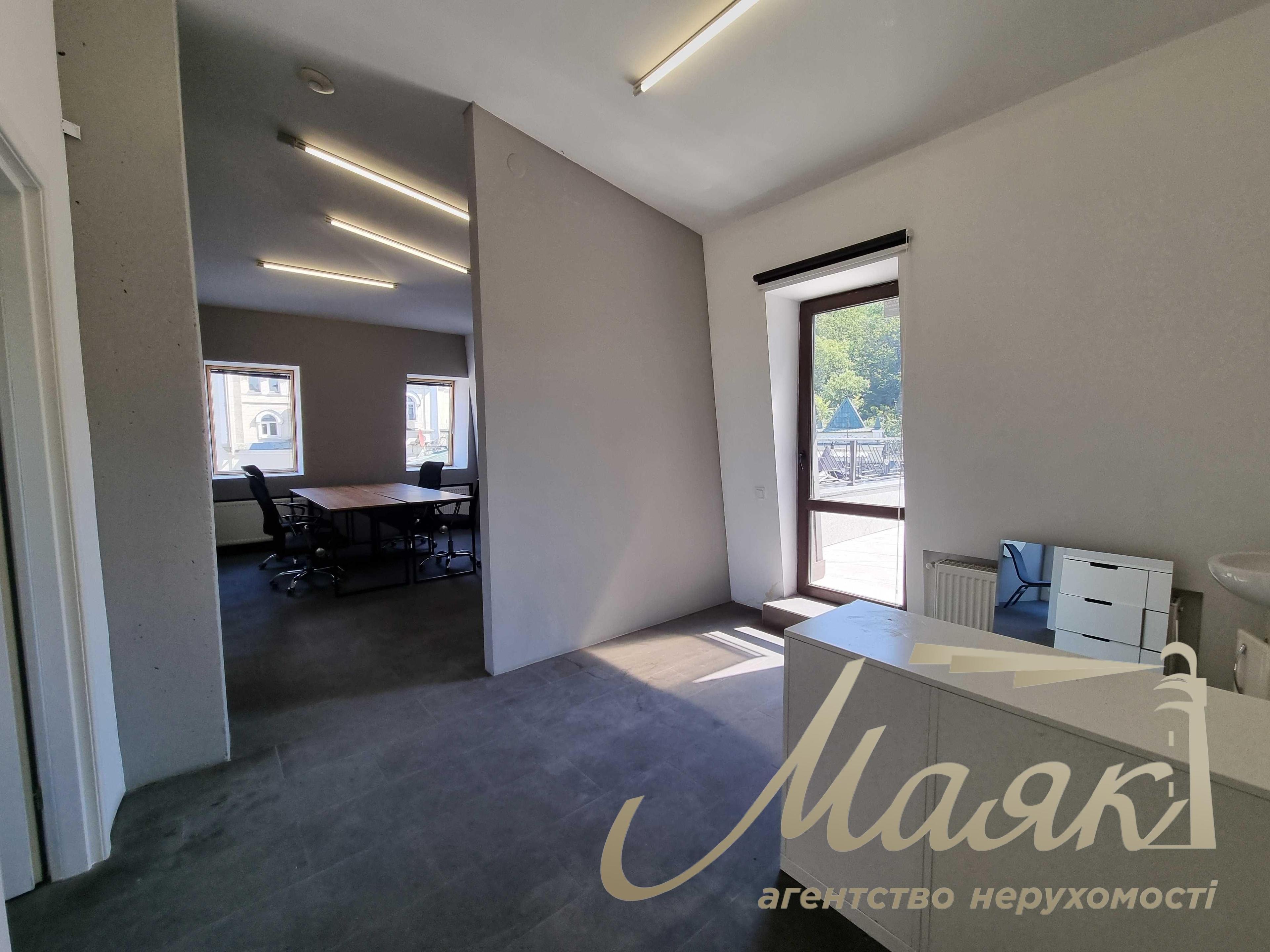 Rent office 350 sq.m. on Podil, Vozdvizhenska street 51A