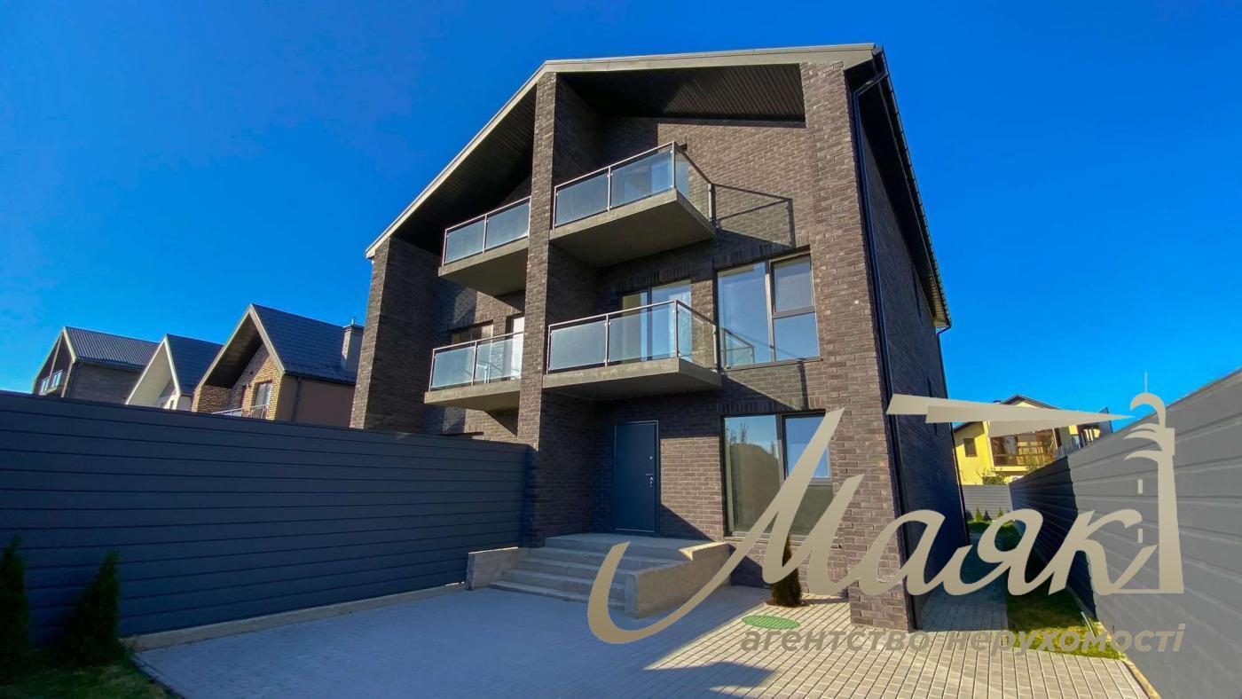 Продажа дома 250м2 с жилым подвалом в Соломенском районе ул. Березова