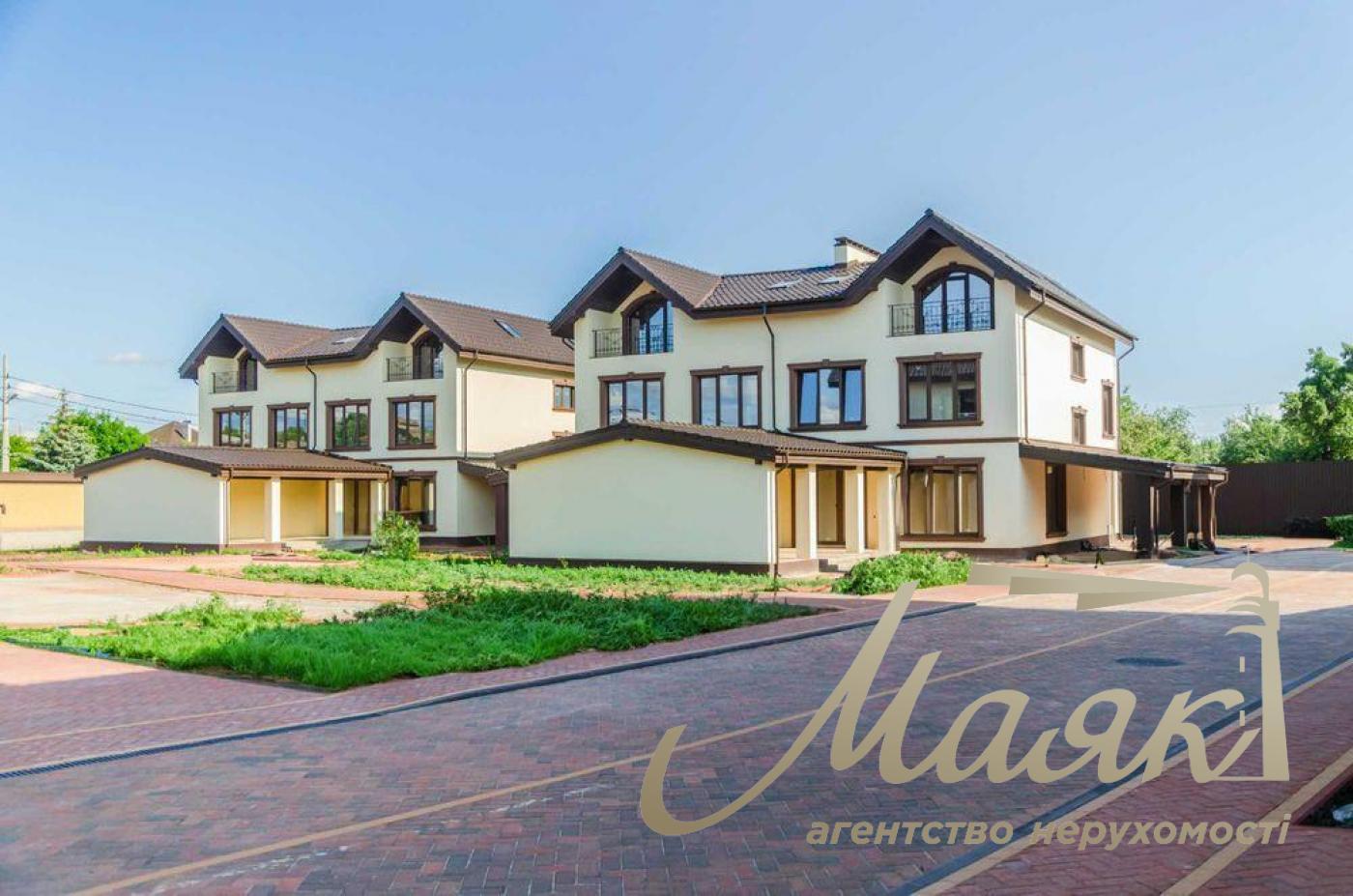 Продаж 3х-поверхового будинку вул. Бродівська, с. Чапаївка, Київ