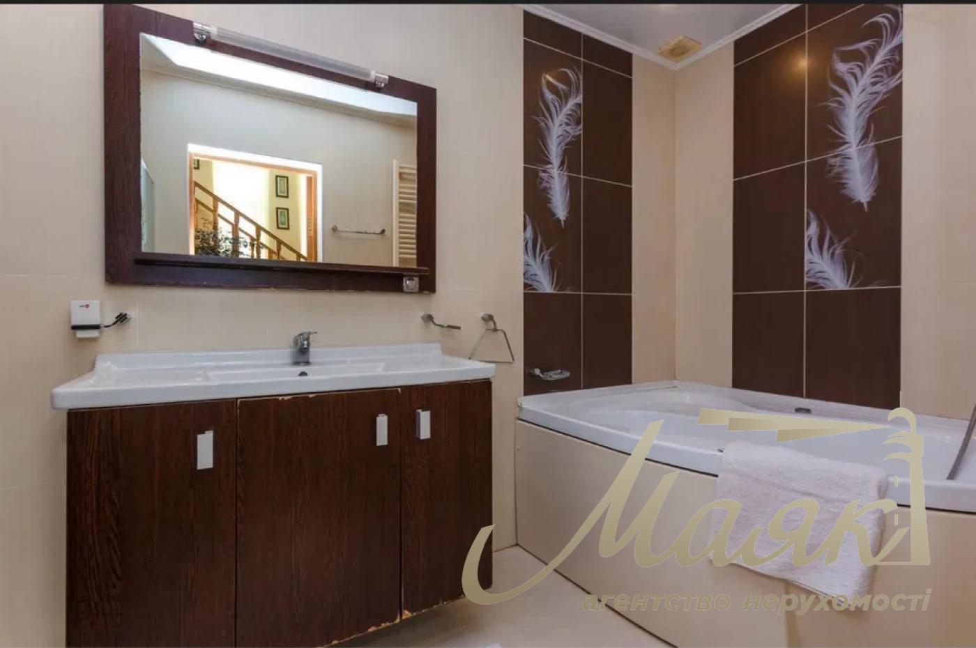 Sale of house for business 560 sq.m. 2 floors. Center. Solomyansky.