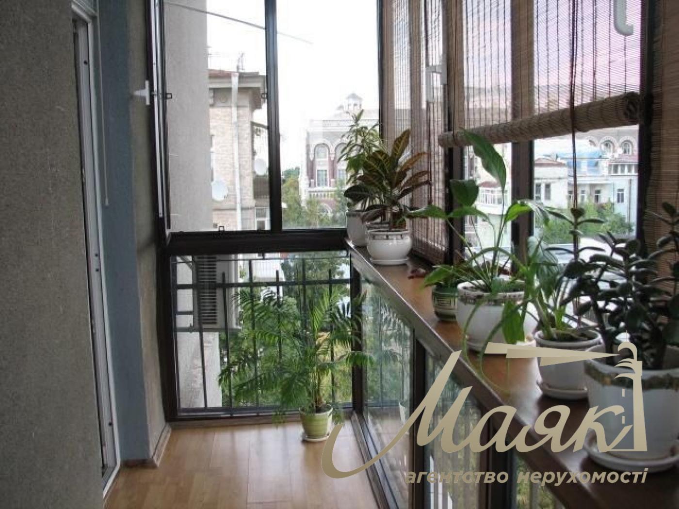 Rent 2-room apartment Bankovaya st., Center, Lipki