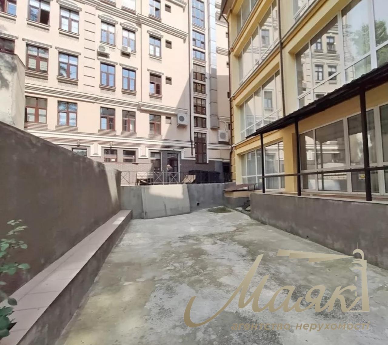 Stylish office building for sale in the elite microdistrict "Vozdvizhenka" Podil, Center, Kyiv