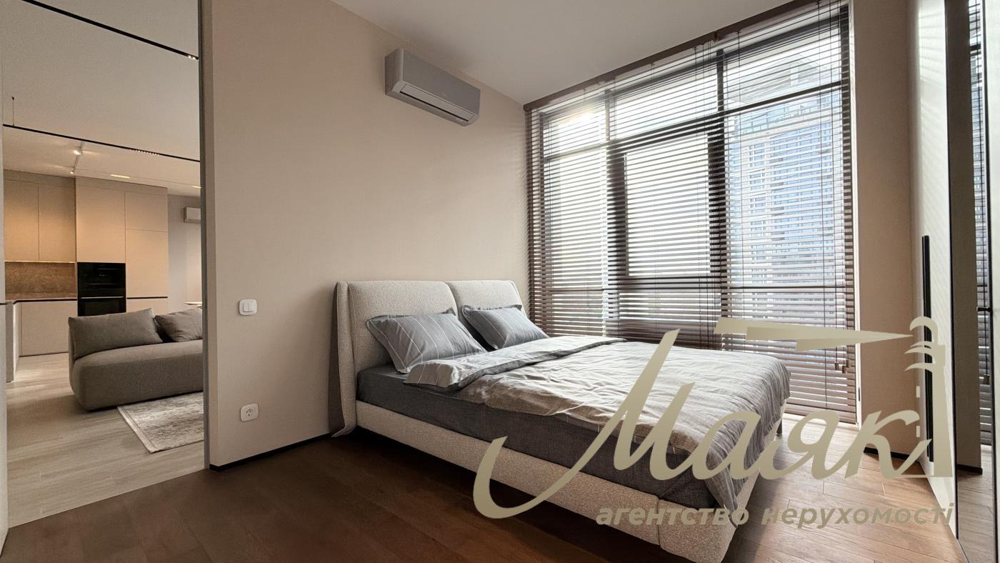 For sale 3-room apartment Residential Complex Novopecherskie Lipki, Dragomirova str.